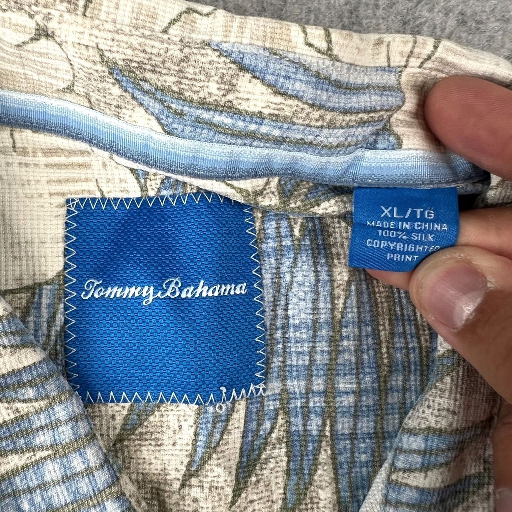 Tommy Bahama Tommy Bahama Shirt XL Blue 100% Silk Hawaiian Hibiscus Floral AOP Shirt Button-Up Short Sleeve Mens Size US XL / EU 56 / 4 - 3 Thumbnail