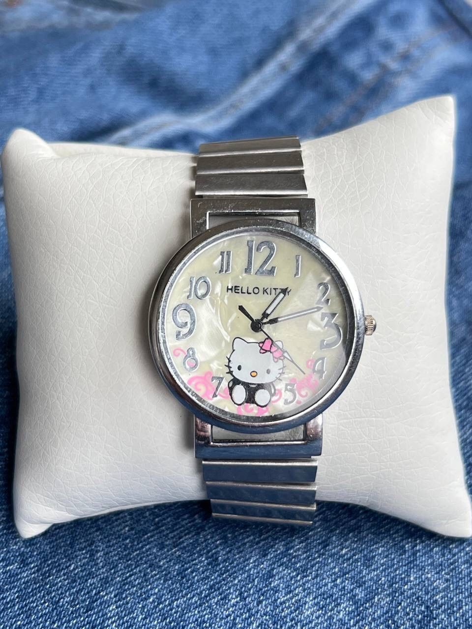 Japanese Brand × Vintage Vintage Japanese style Hello Kitty Watch Futuristic Steel Size ONE SIZE - 1 Thumbnail