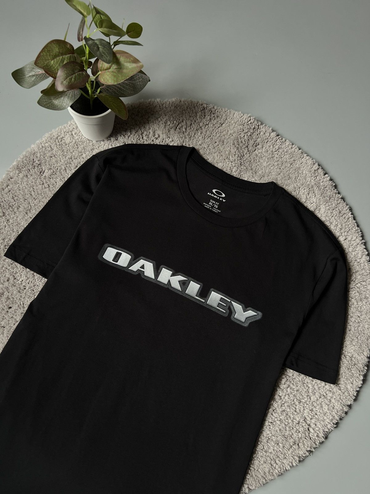 Oakley × Vintage Vintage Oakley Big Logo T-shirt Y2K Size US XL / EU 56 / 4 - 2 Thumbnail