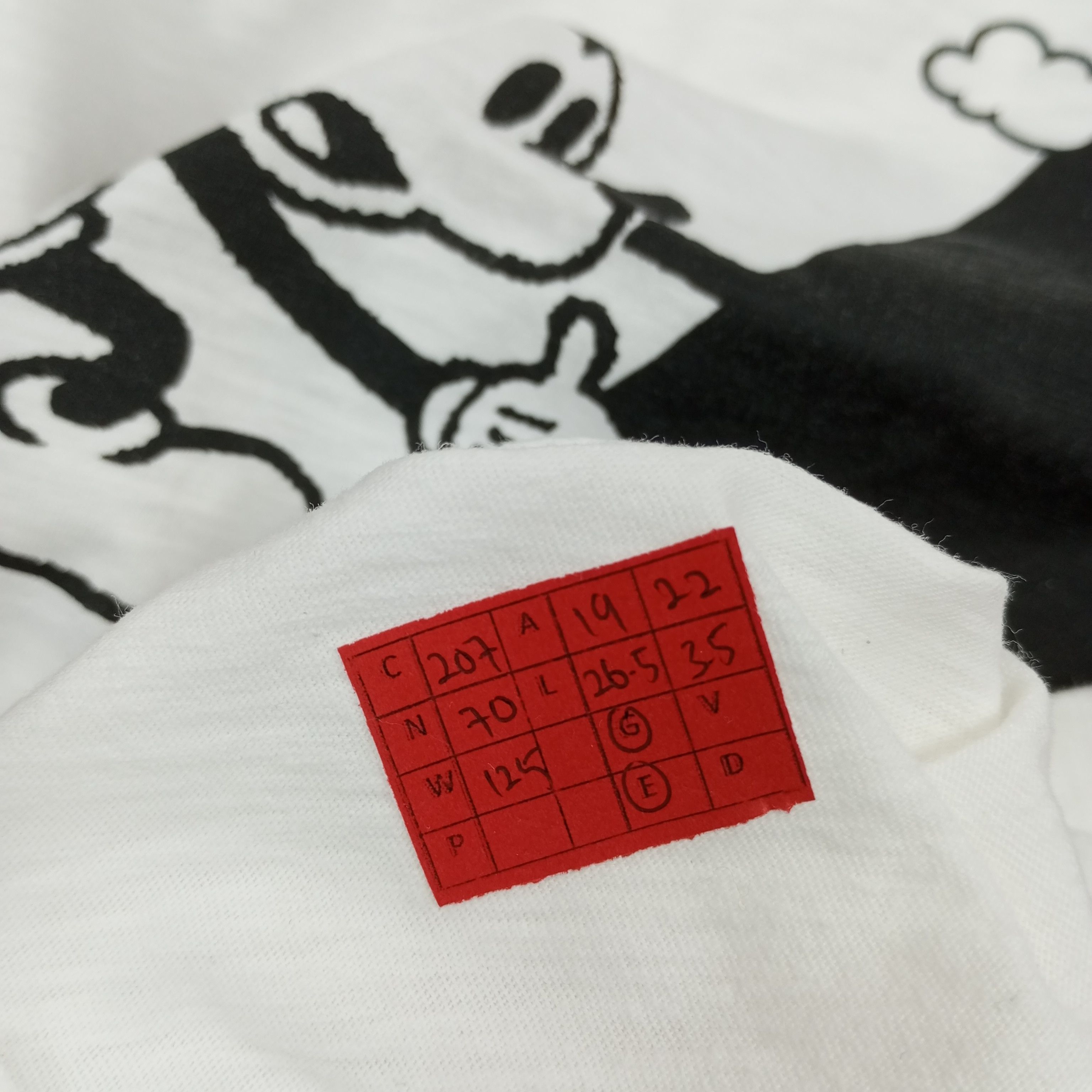 Undercover × Uniqlo Uniqlo Undercover X Mickey Mouse Japanese Brand Tshirt Size M / US 6-8 / IT 42-44 - 9 Thumbnail