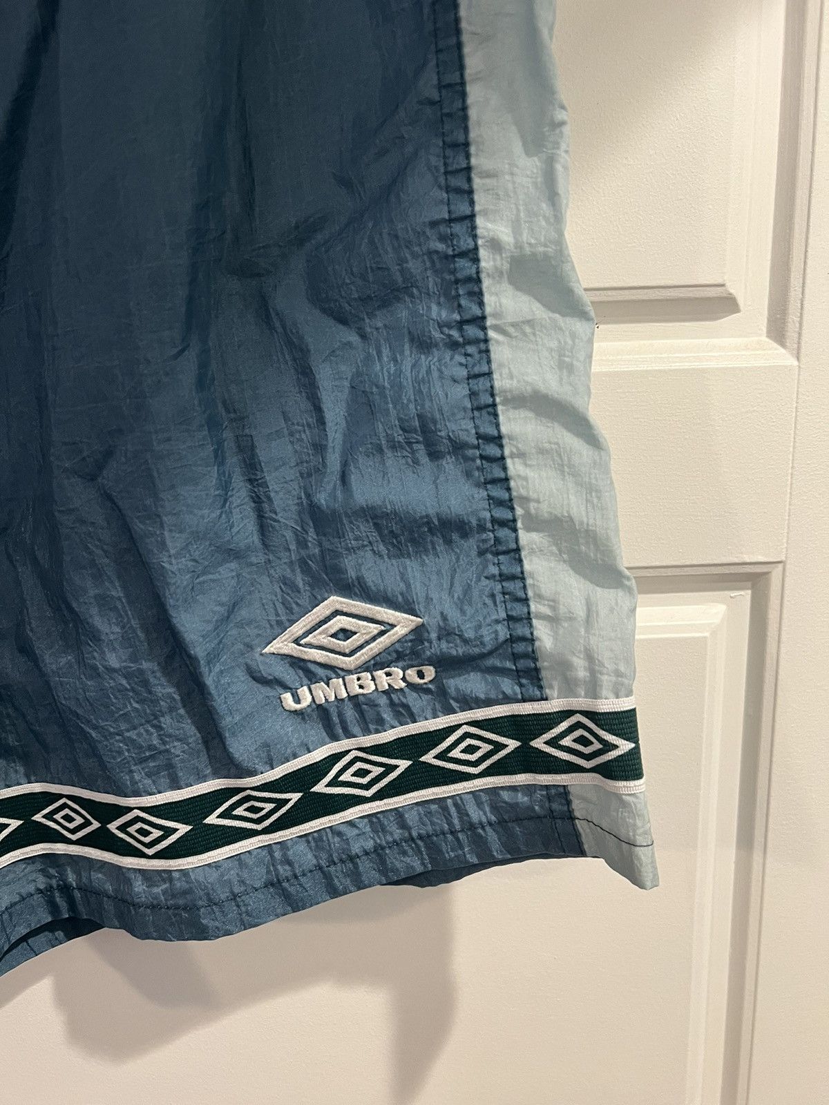 Umbro Vintage Umbro Training Shorts Size US 34 / EU 50 - 3 Thumbnail
