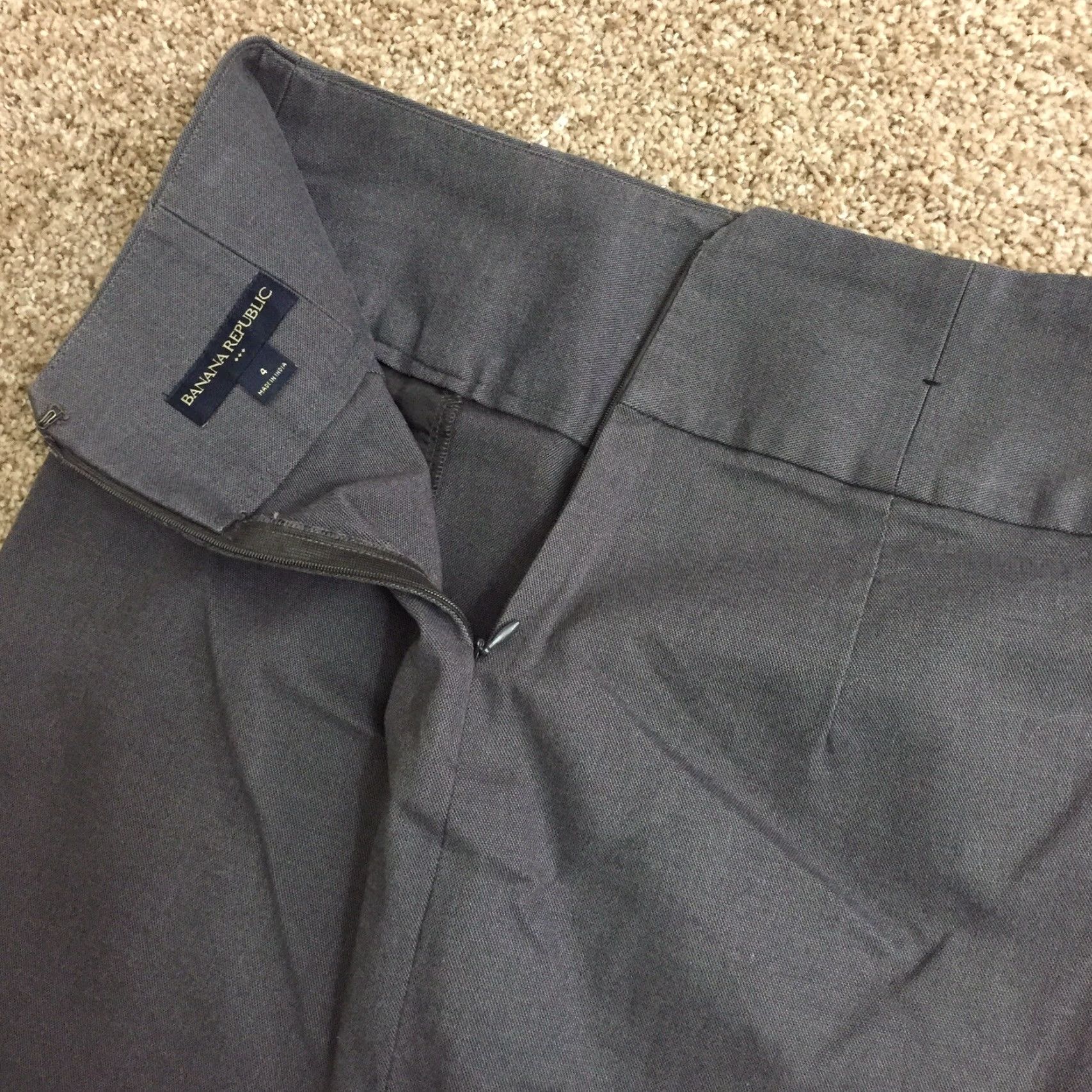Banana Republic Banana Republic Skirt Size 4 Gray Canvas Unlined Pencil Women Knee Length Regular Straight & Pencil XS? Size 27" / US 4 / IT 40 - 3 Thumbnail
