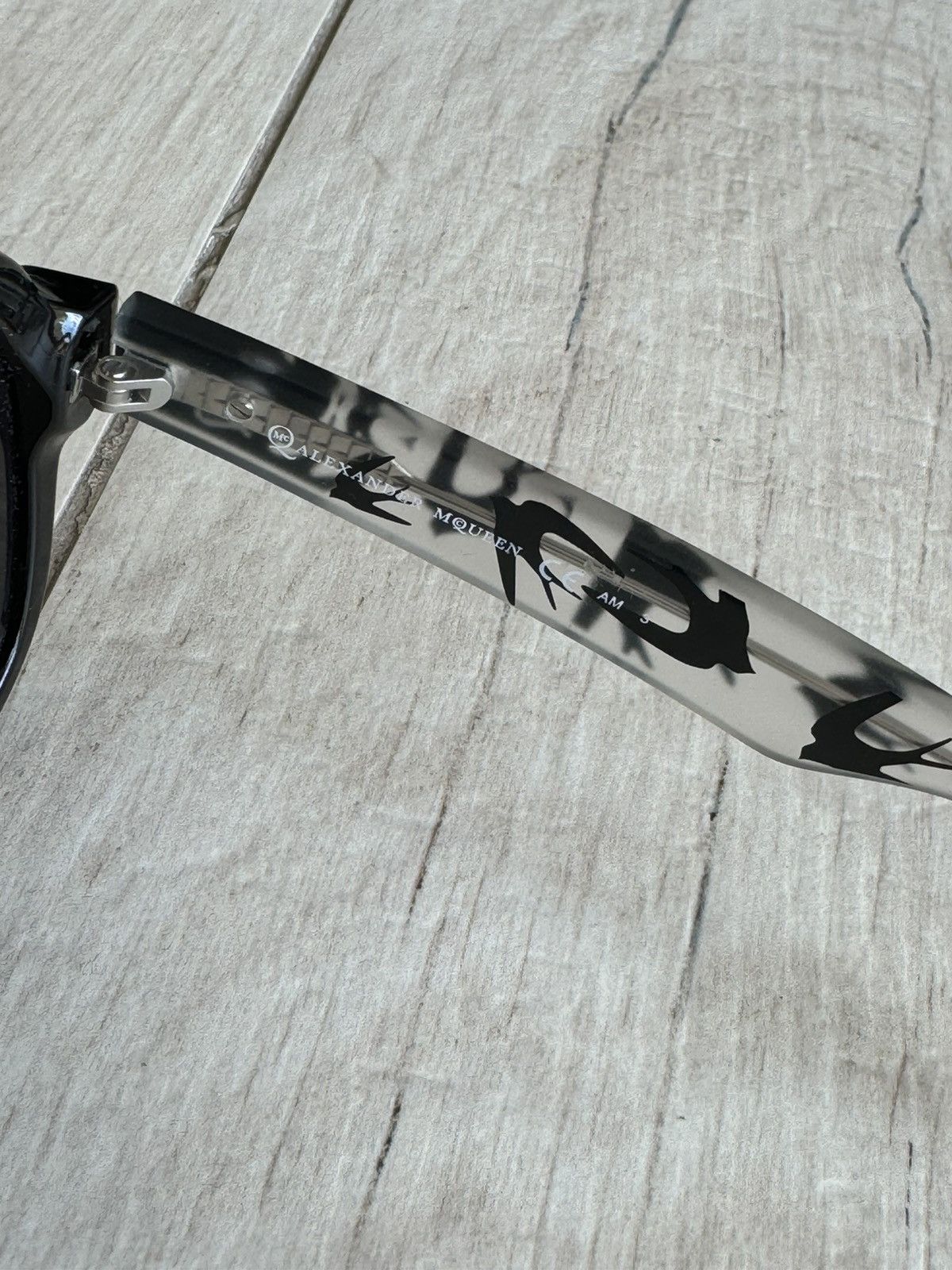 Alexander McQueen MCQ Swan All Over Printed Aviator Sunglasses Size ONE SIZE - 5 Thumbnail