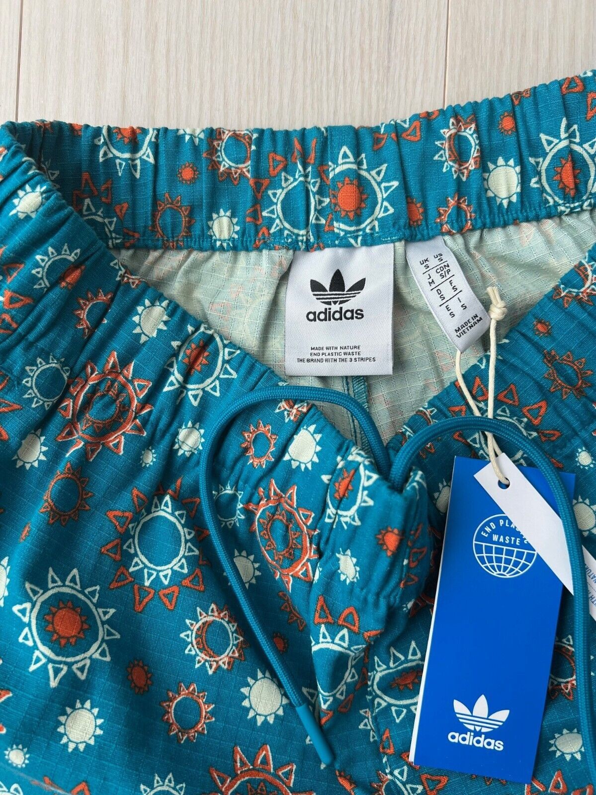 Adidas Adidas IC2288 Adventure Nature Awakening Cargo Shorts ( S ) Size US 28 / EU 44 - 4 Thumbnail