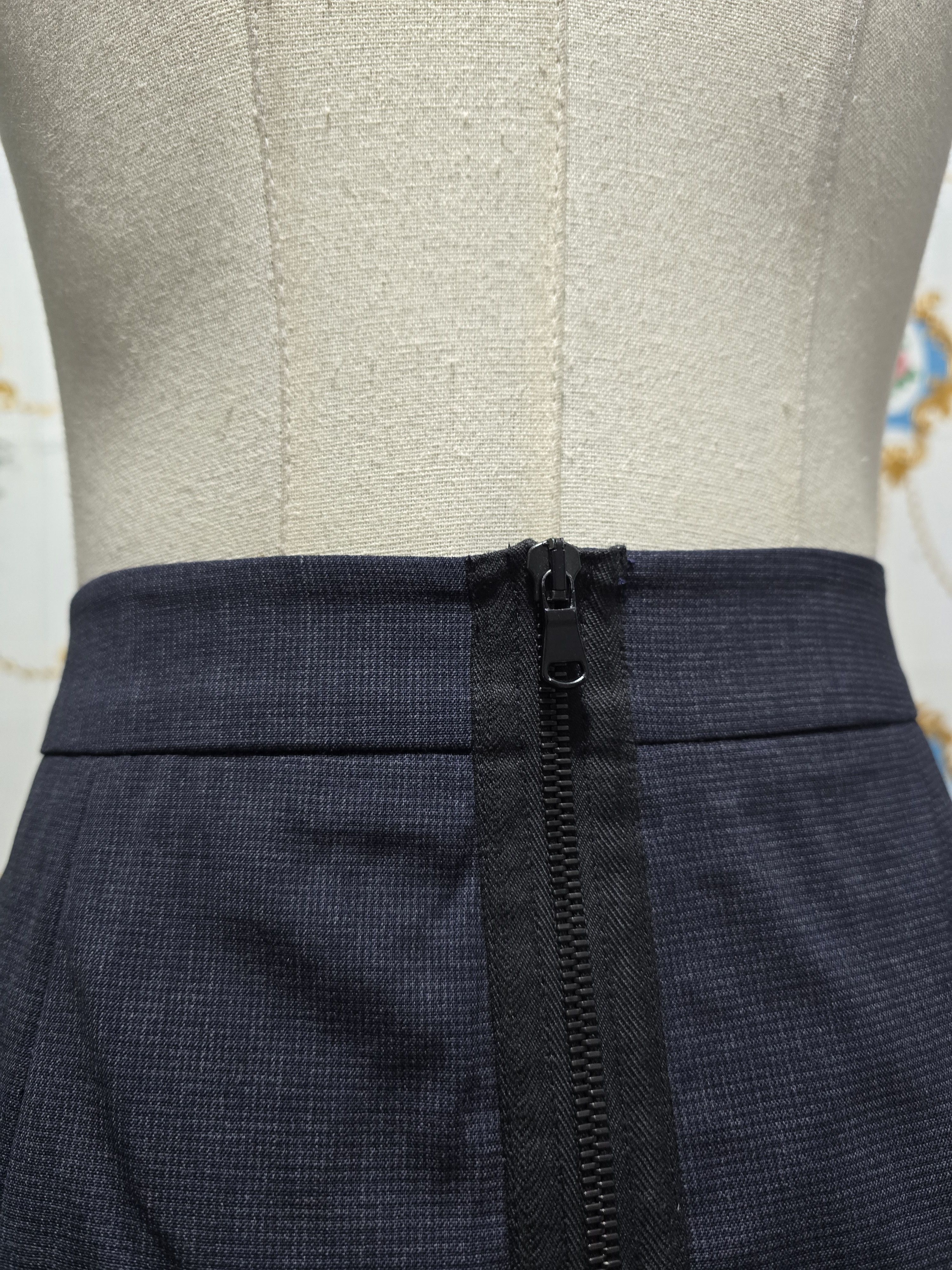 RED Valentino VALENTINO RED skirt women LUXURY BEAUTIFUL, ZIP Size 28" / US 6 / IT 42 - 6 Thumbnail