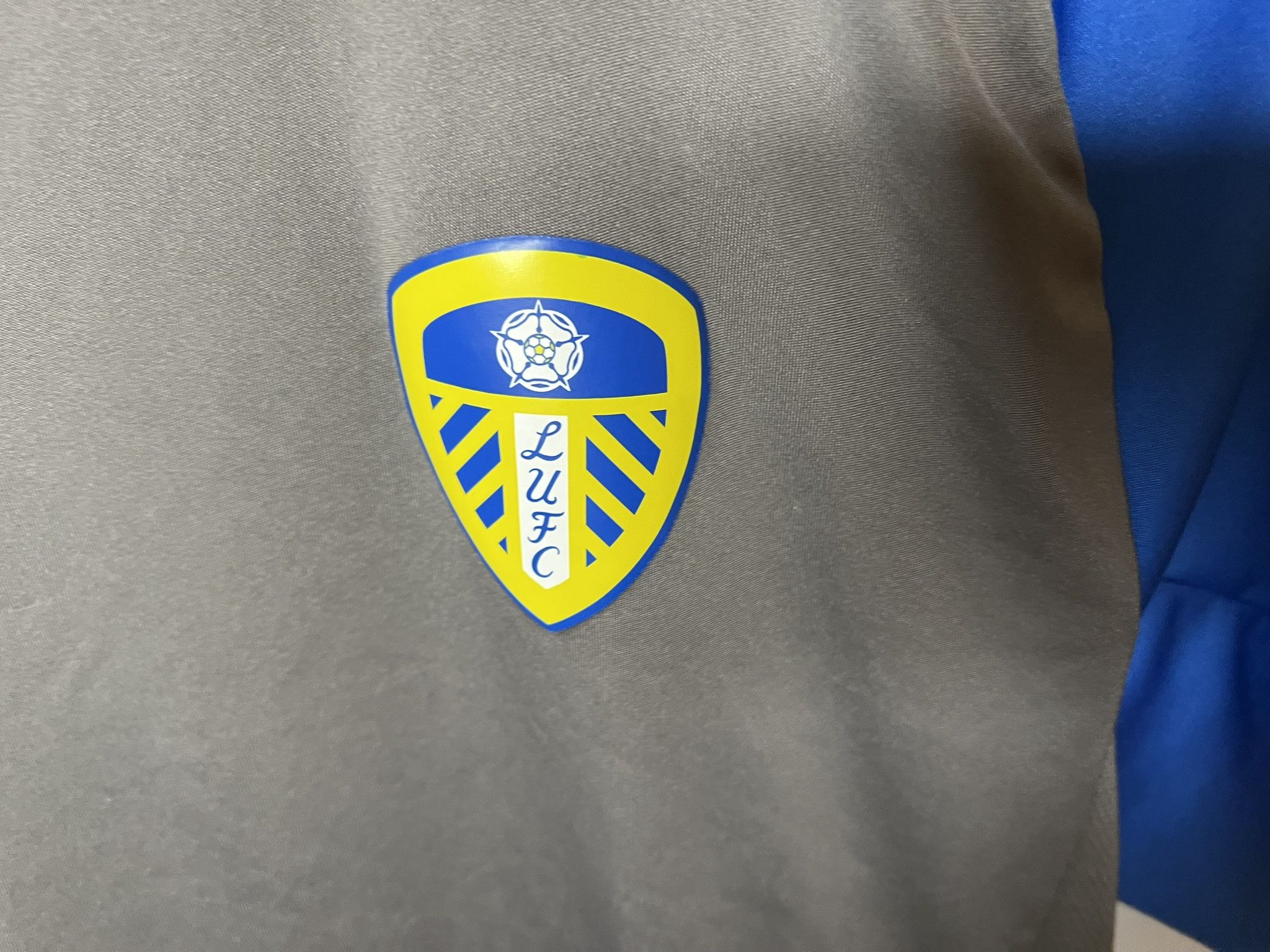Adidas LEEDS UNITED 2024 2025 TRAINING FOOTBALL SHIRT SOCCER JERSEY Size US L / EU 52-54 / 3 - 4 Thumbnail