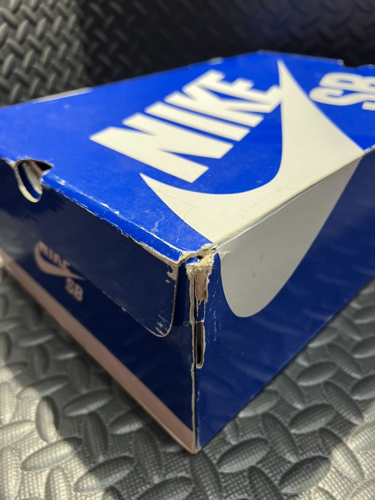 Nike SB Size 9 - Nike SB New York Knicks Size US 9 / EU 42 - 12 Thumbnail