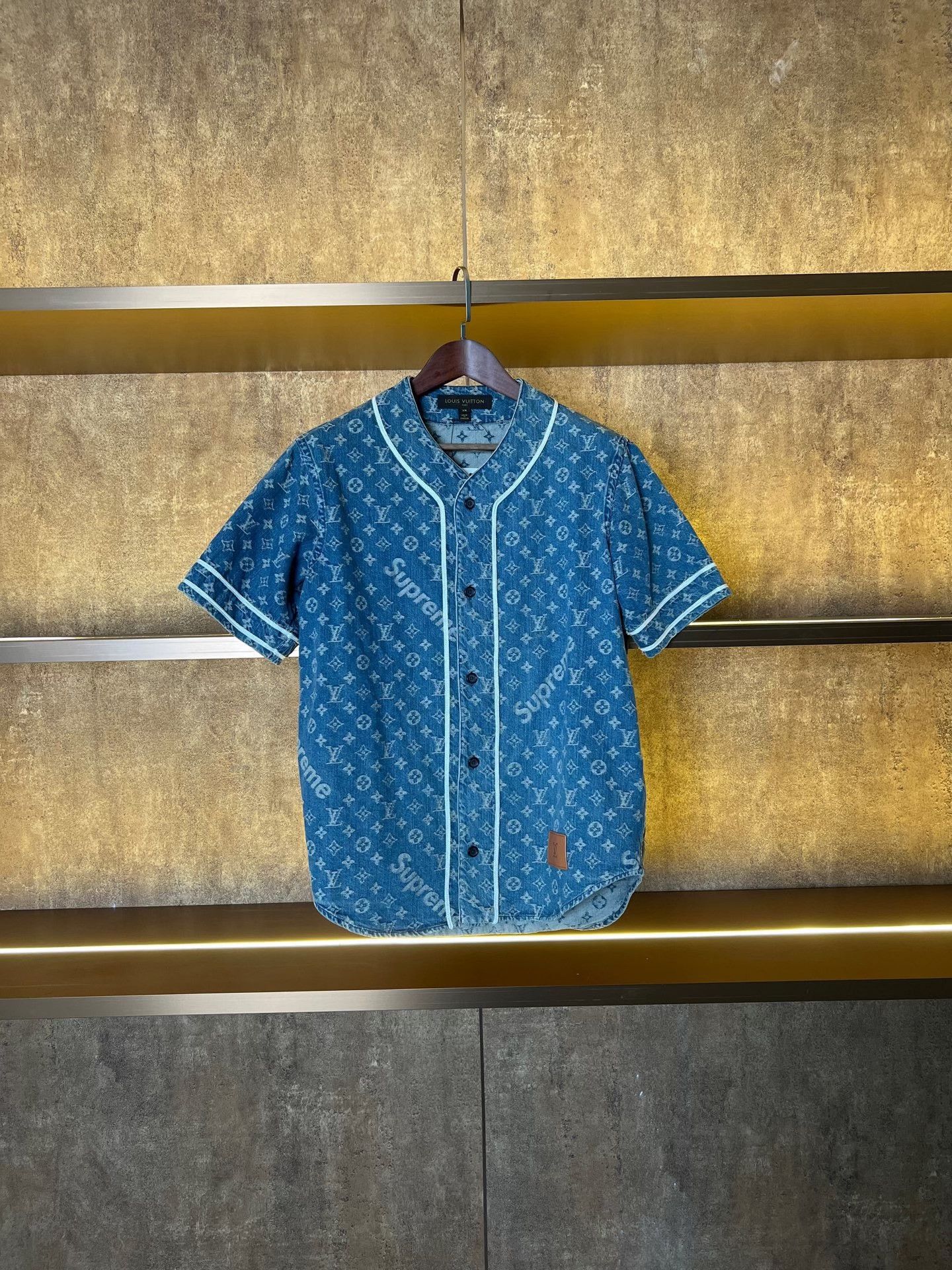 Louis Vuitton Louis Vuitton x Supreme Blue Baseball Shirt Size US XS / EU 42 / 0 - 1 Thumbnail