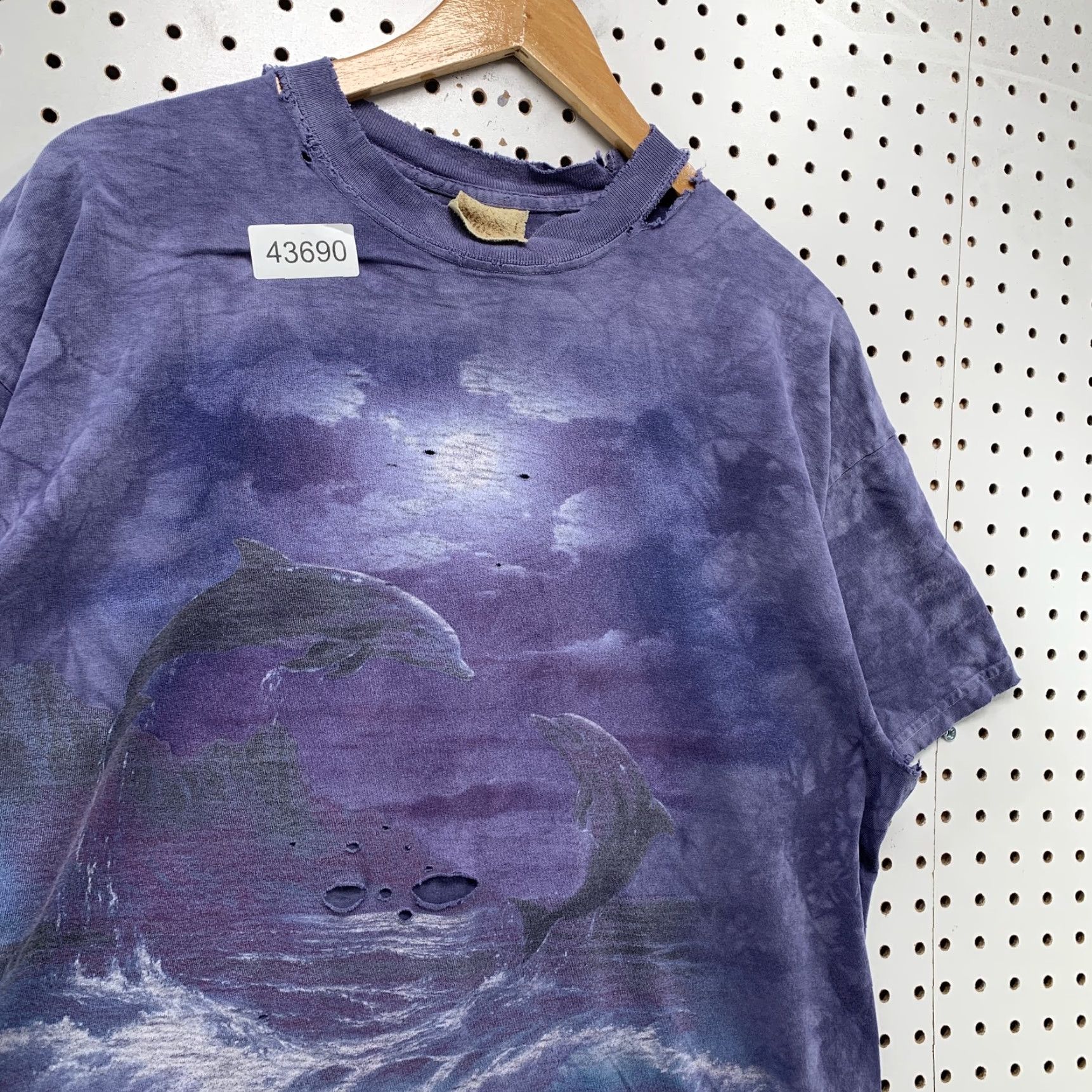VINTAGE The Mountain Dolphin AOP Shirt Mens Large Purple Cotton Knit Short Sleeve Crew Neck T-Shirt USA Animals Outdoor Regular 90s Mens
