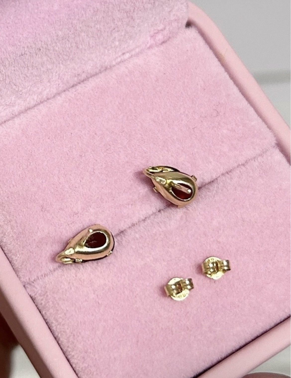 Other Estate Vintage Natural Garnet and 14kt Gold Stud Earrings Size ONE SIZE - 4 Thumbnail