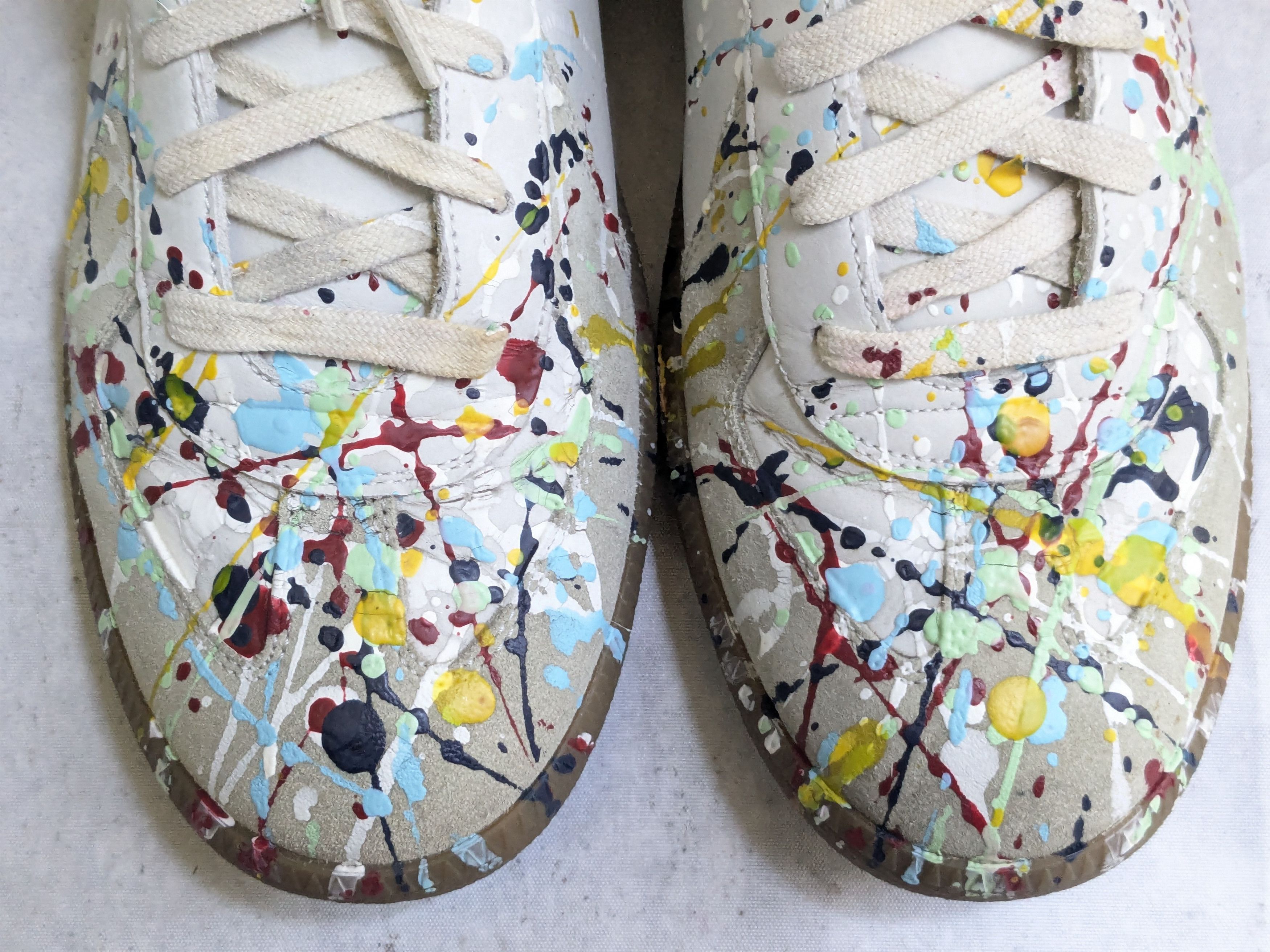 Maison Margiela Maison Margiela Replica GAT Paint Splatter 12 45 Low Top Gum Size US 12 / EU 45 - 2 Thumbnail