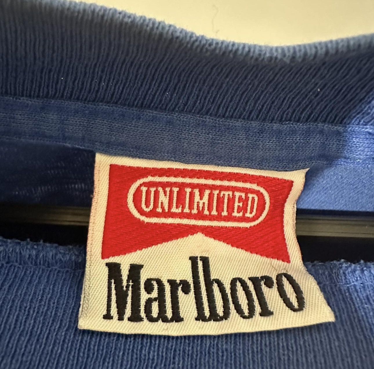 Marlboro Vintage 90s Blue Marlboro Wolf Graphic tee Size US XL / EU 56 / 4 - 3 Thumbnail