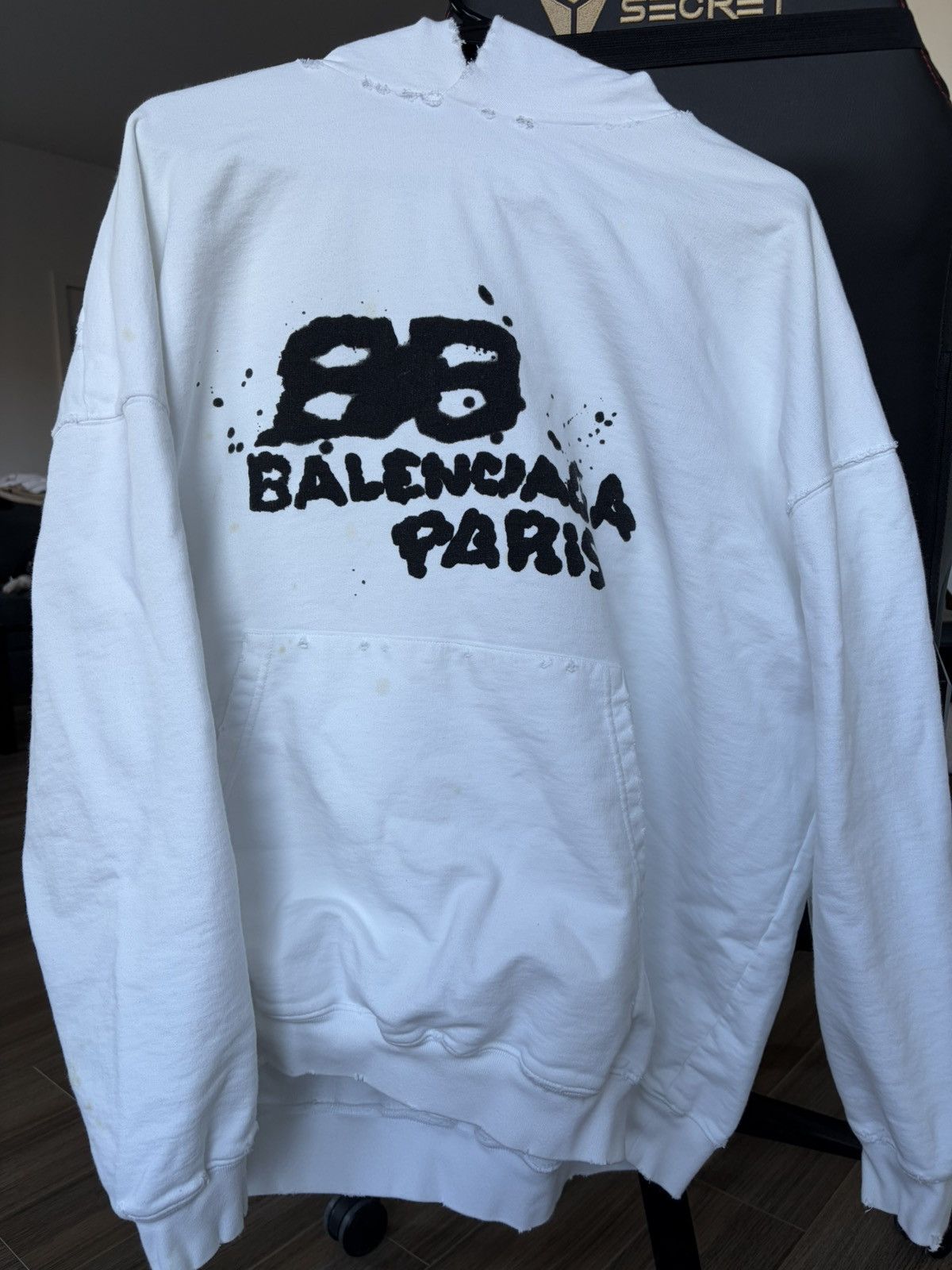 Balenciaga Balenciaga BB Logo Hoodie White Small Distressed Paris Rare Size US S / EU 44-46 / 1 - 1 Thumbnail