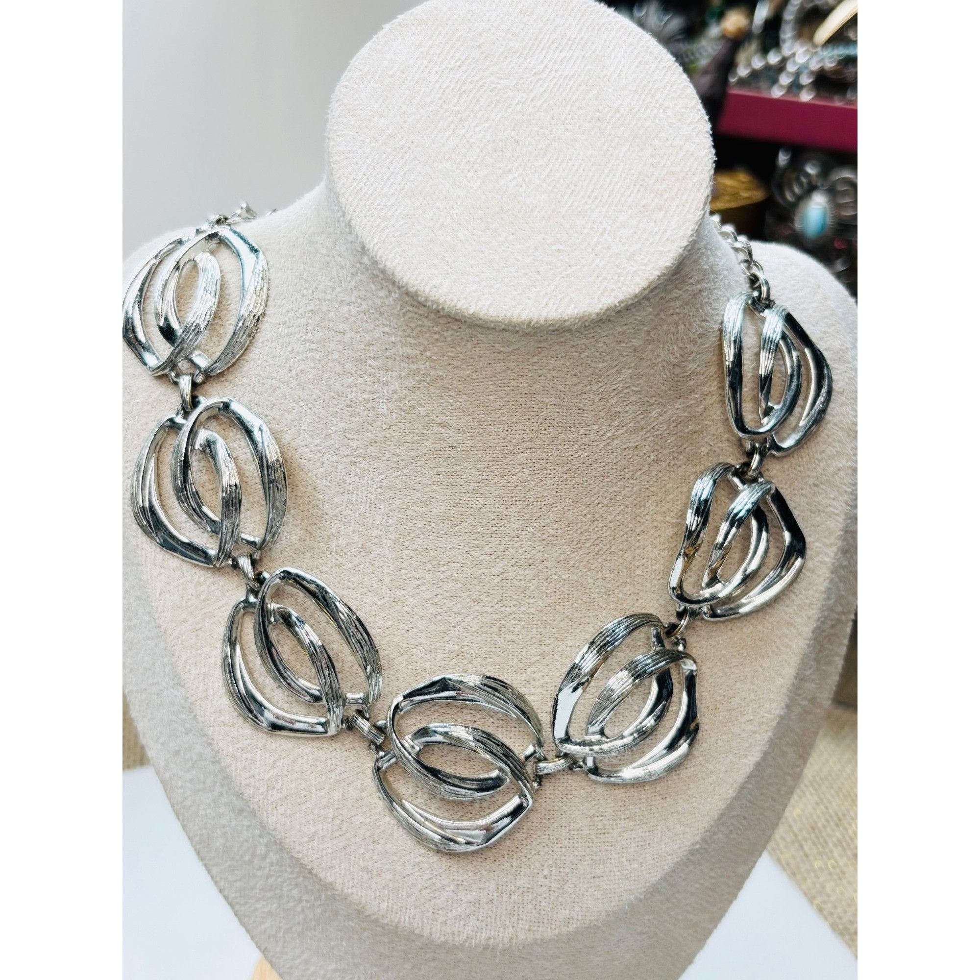 Other Vintage Silver-Tone Statement Necklace With Interlocking Ova Size ONE SIZE - 1 Thumbnail