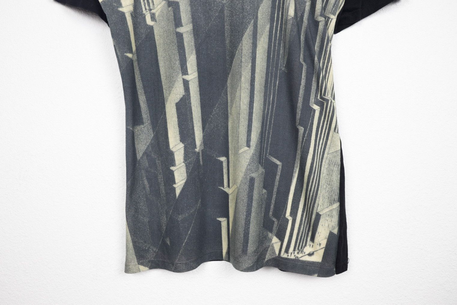 MoMA The Metropolitan Museum of Art New York Graphic 3D Tee Size US S / EU 44-46 / 1 - 3 Thumbnail