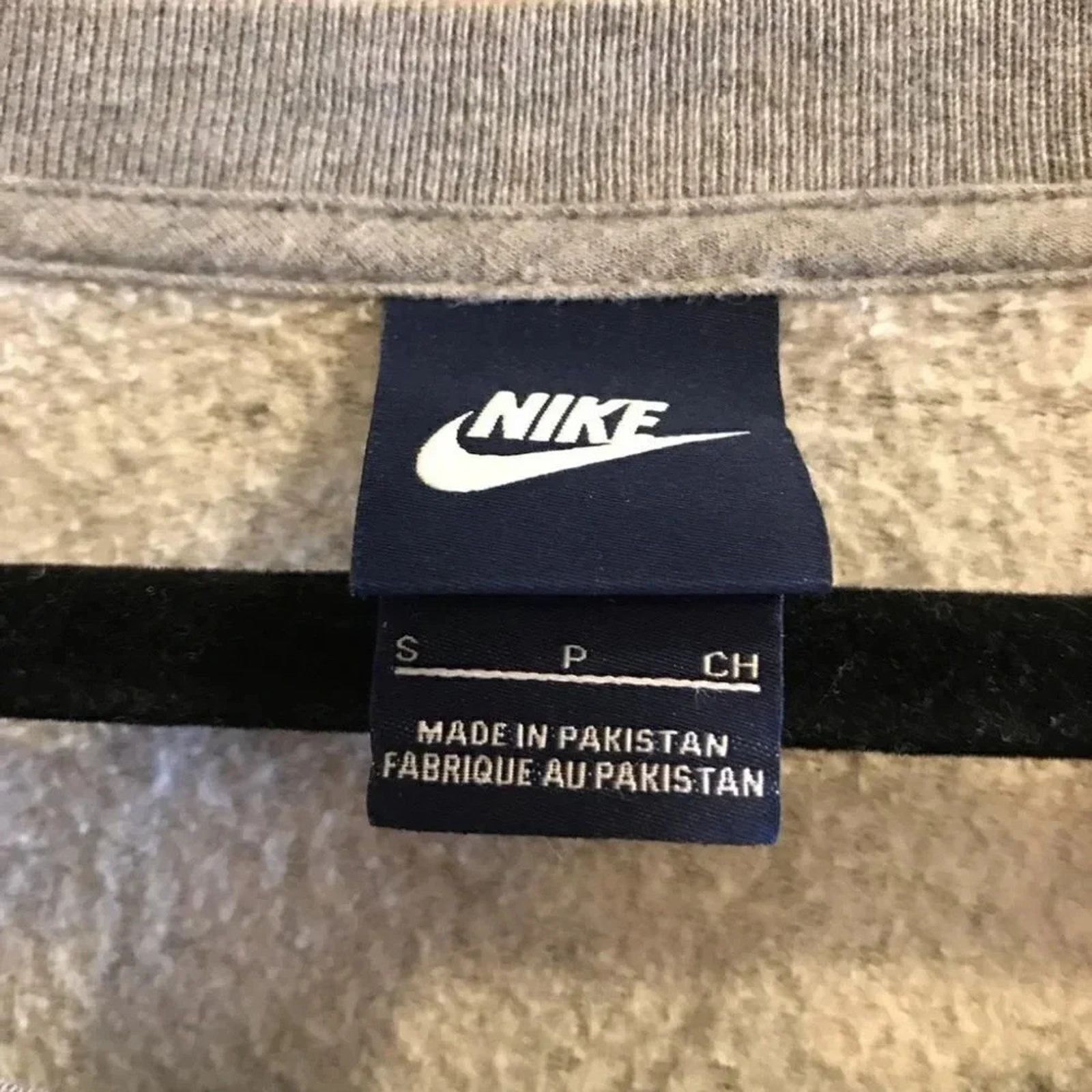 Nike Nike Grey Spell Out Pullover Sweatshirt Women’s Size Small Size S / US 4 / IT 40 - 3 Thumbnail