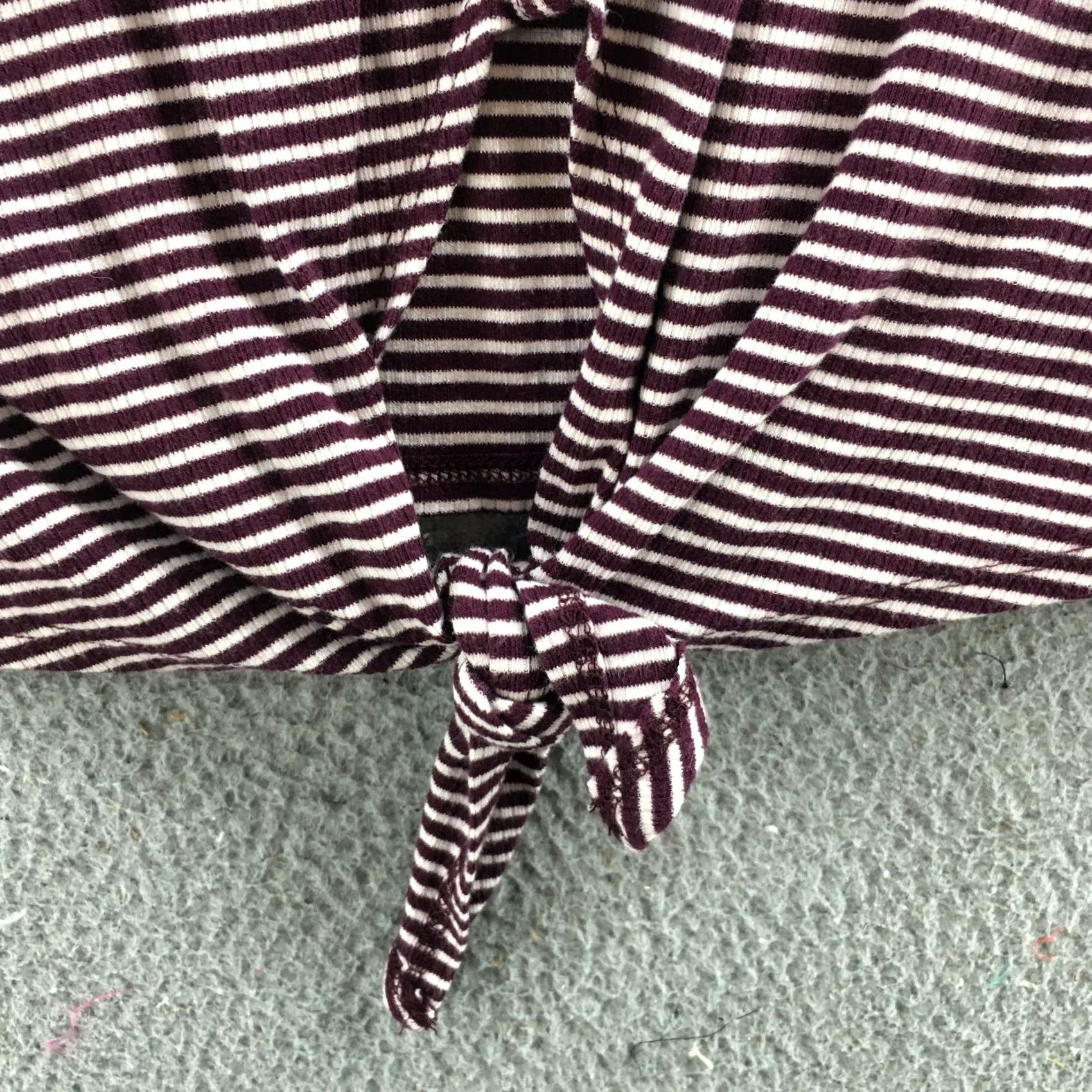 Vintage Evri Button Up Tee Casual Top Womens 1X Burgundy Striped Tie Front Long Sleeve Shirt Ladies 1X Red Size XL / US 12-14 / IT 48-50 - 5 Thumbnail
