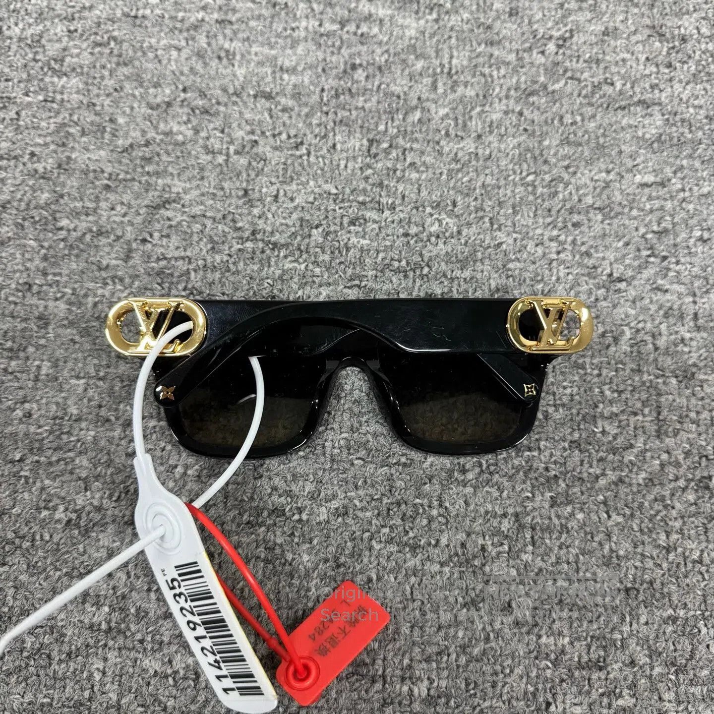 Louis Vuitton Louis Vuitton Black framed metal V-shaped sunglasses| Size ONE SIZE - 1 Thumbnail