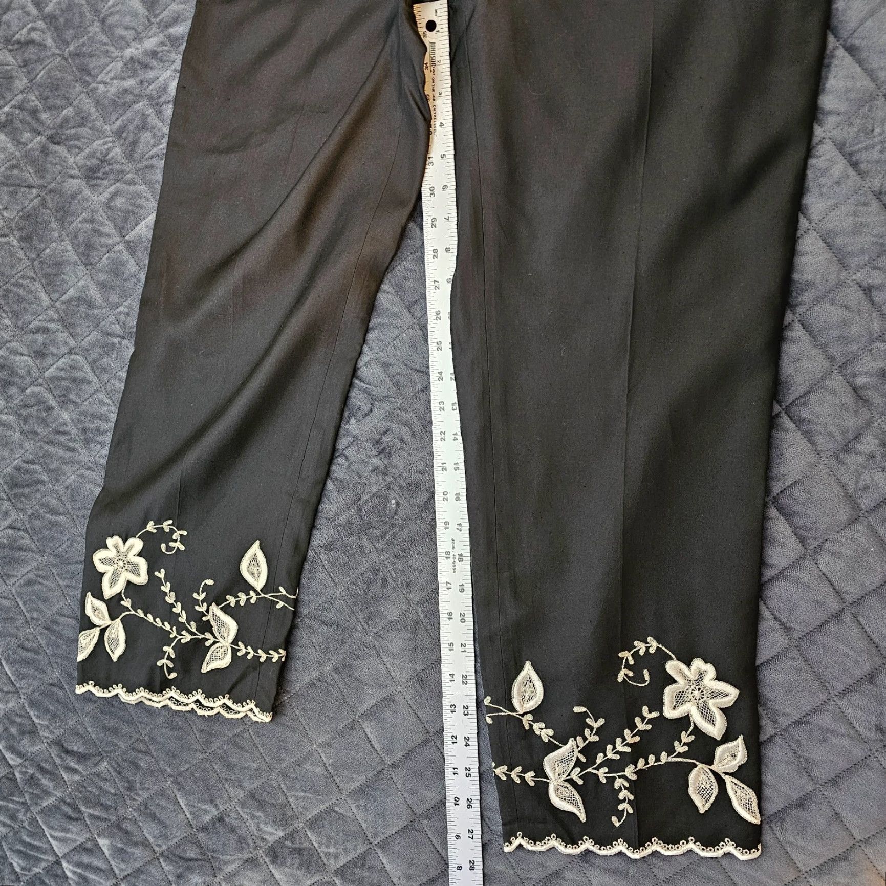 Ann Taylor Ann Taylor Petites Crop Pants Black Silk Size 12P Floral Embroidered Trim Casual Size 34" / US 12 / IT 48 - 7 Thumbnail