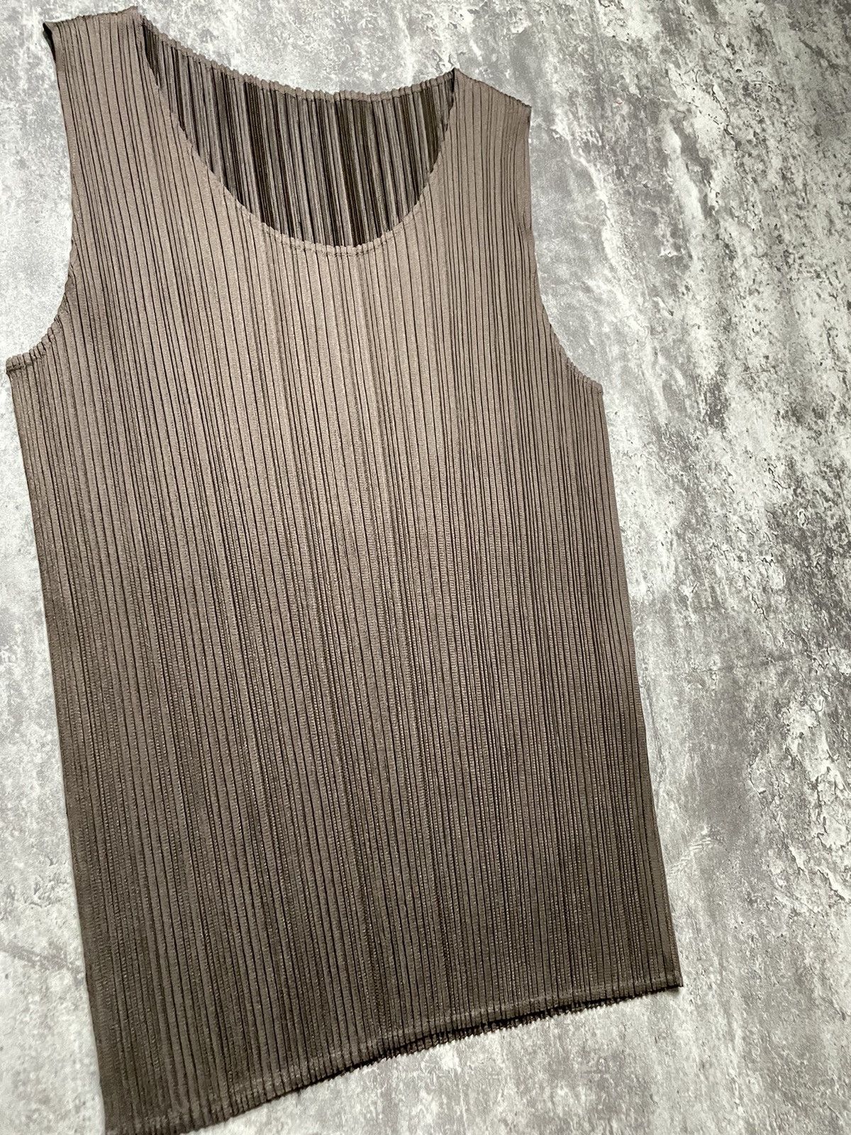 Pleats Please Issey Miyake Issey Miyake Pleats Please Sleeveless Cut And Sew Size M / US 6-8 / IT 42-44 - 2 Thumbnail