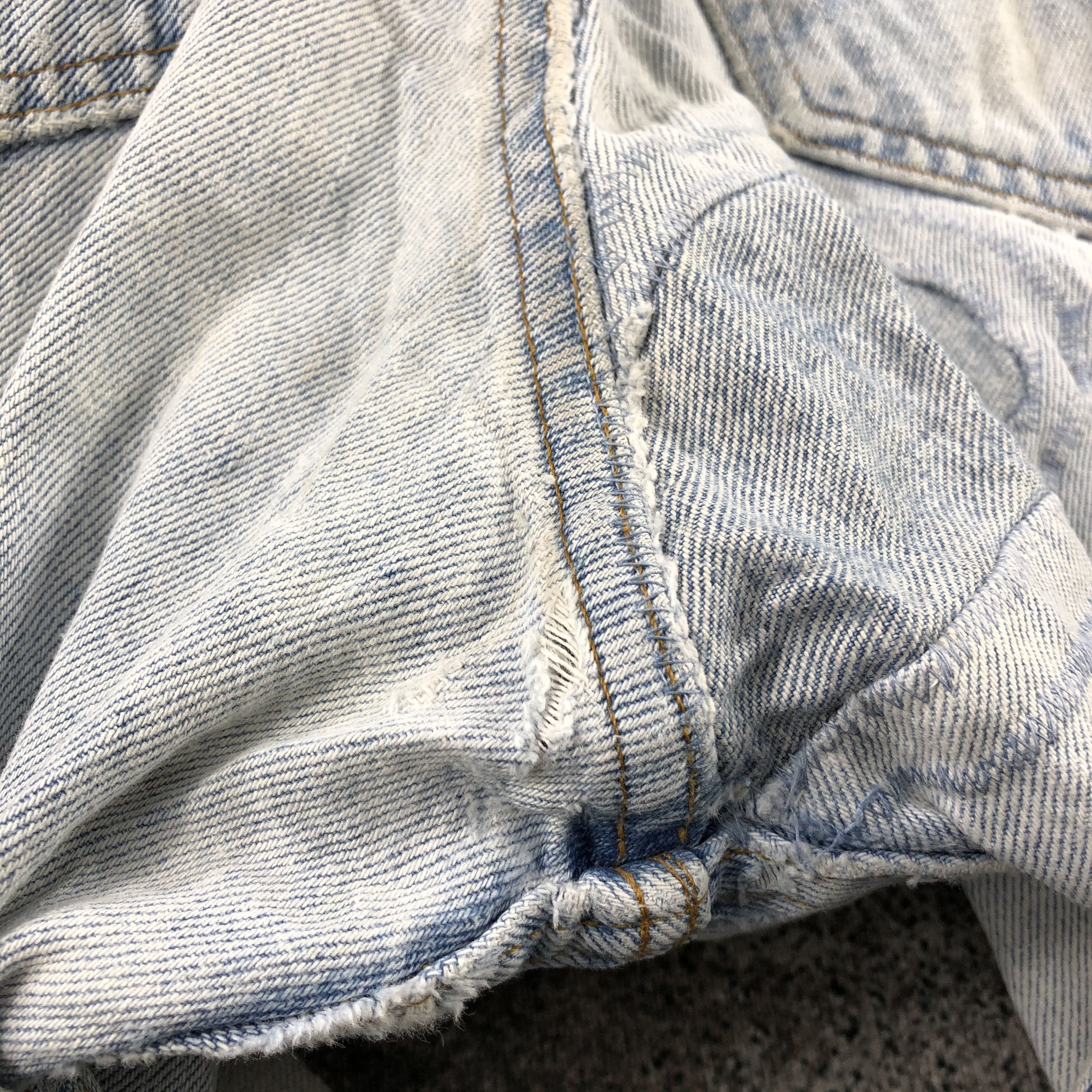 Levi's Vintage 90s Levis 550 Jeans Light Wash Denim KJ929 Size US 32 / EU 48 - 13 Thumbnail