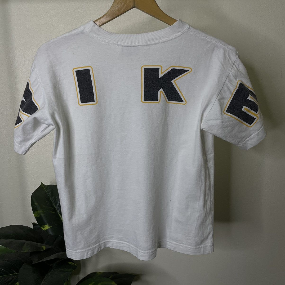 Nike × Vintage Vintage 1990s Nike Block Cropped T Shirt Size US S / EU 44-46 / 1 - 2 Thumbnail