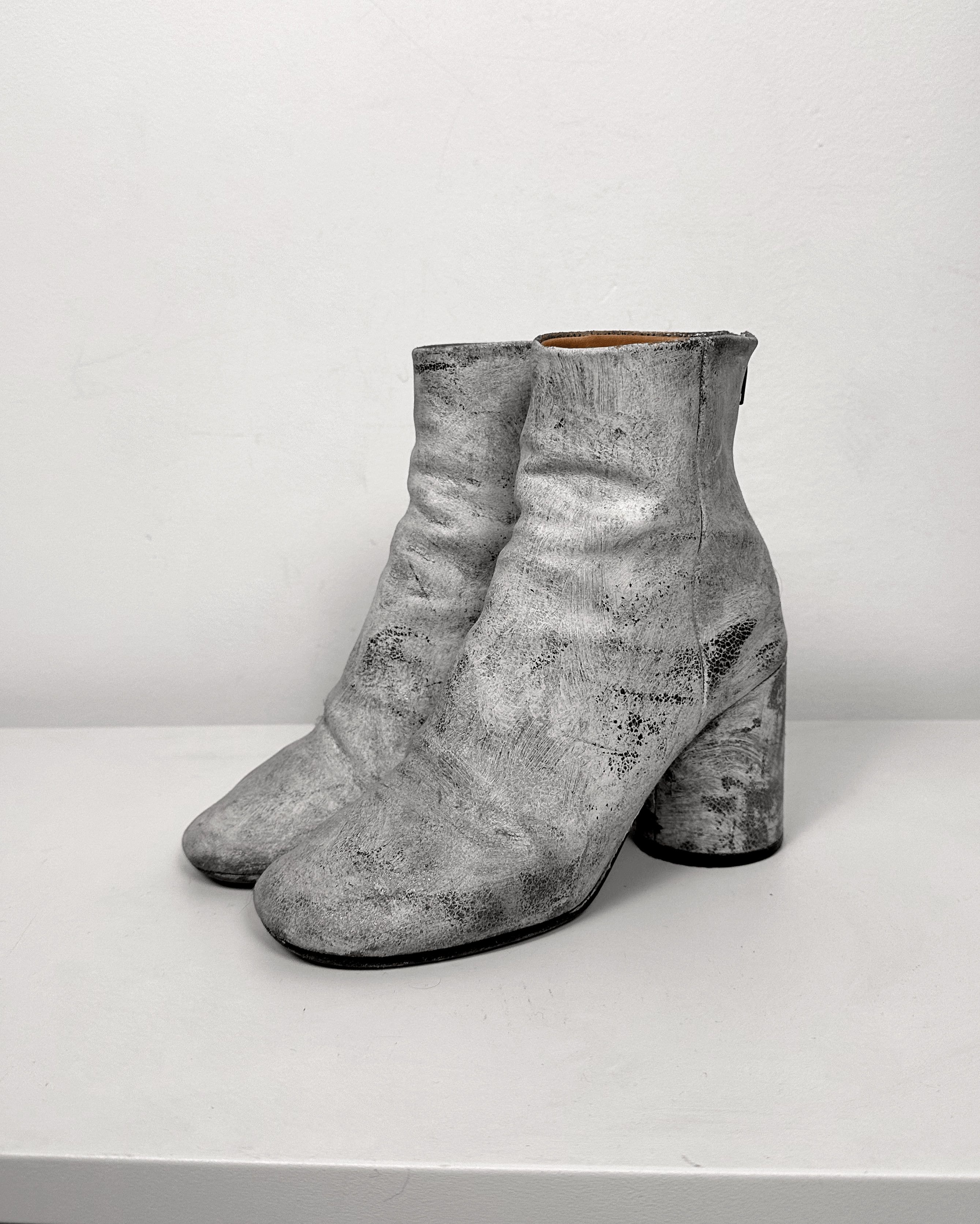 Maison Margiela Maison Margiela White Concrete Painted Boots Size US 5 / EU 37 - 6 Thumbnail