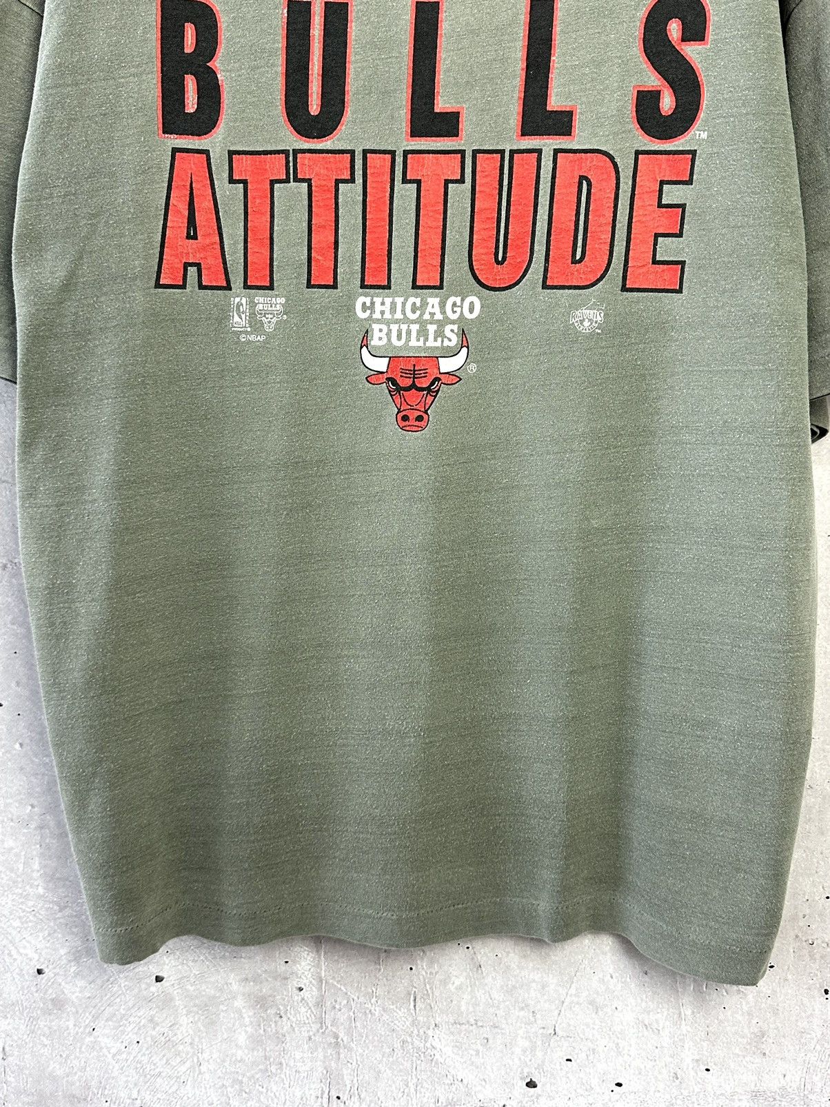 NBA Chicago Bulls 90s Vintage Attitude Ravens Athletic T-shirt Size US XL / EU 56 / 4 - 3 Thumbnail