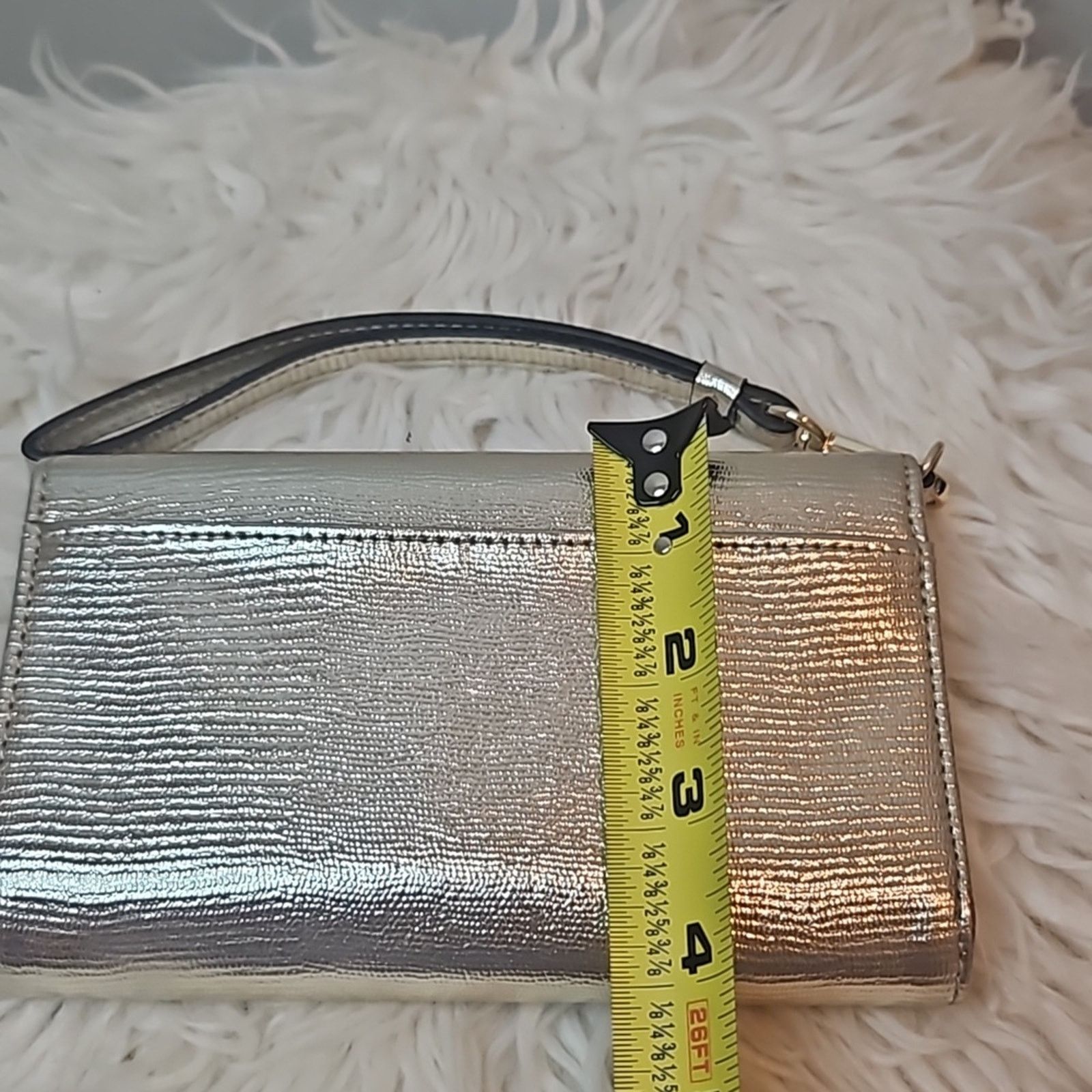 Victoria's Secret Victoria's Secret Gold Trifold Wristlet Size ONE SIZE - 4 Thumbnail