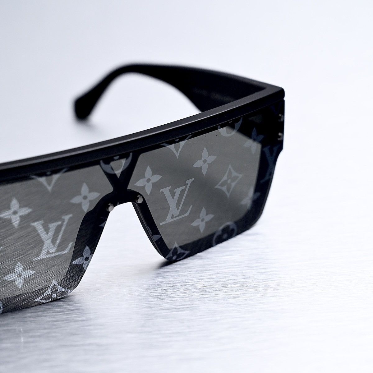 Louis Vuitton LOUIS VUITTON MONOGRAM BLACK SUNGLASSES Size ONE SIZE - 4 Thumbnail