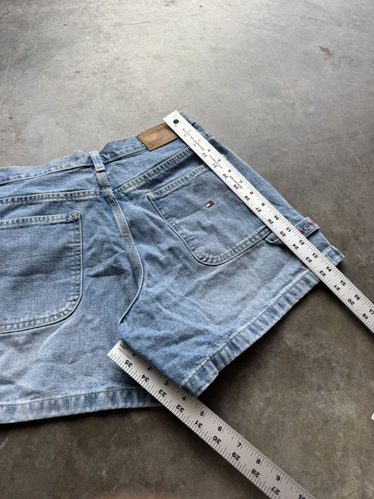 Tommy Hilfiger Vintage 2000s Tommy Hilfiger High Waisted Light Wash Shorts Size 28" / US 6 / IT 42 - 6 Thumbnail