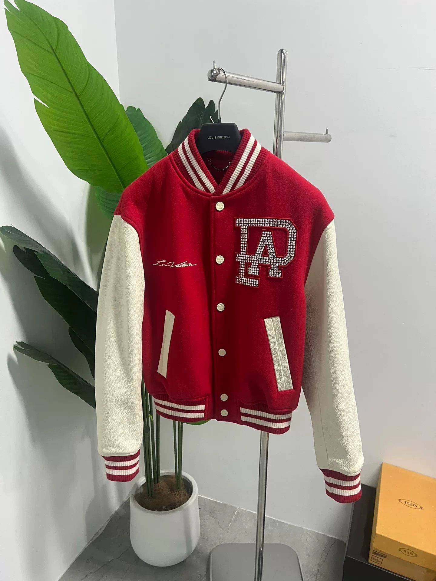 Louis Vuitton lv red white leather baseball jacket Size US L / EU 52-54 / 3 - 1 Thumbnail