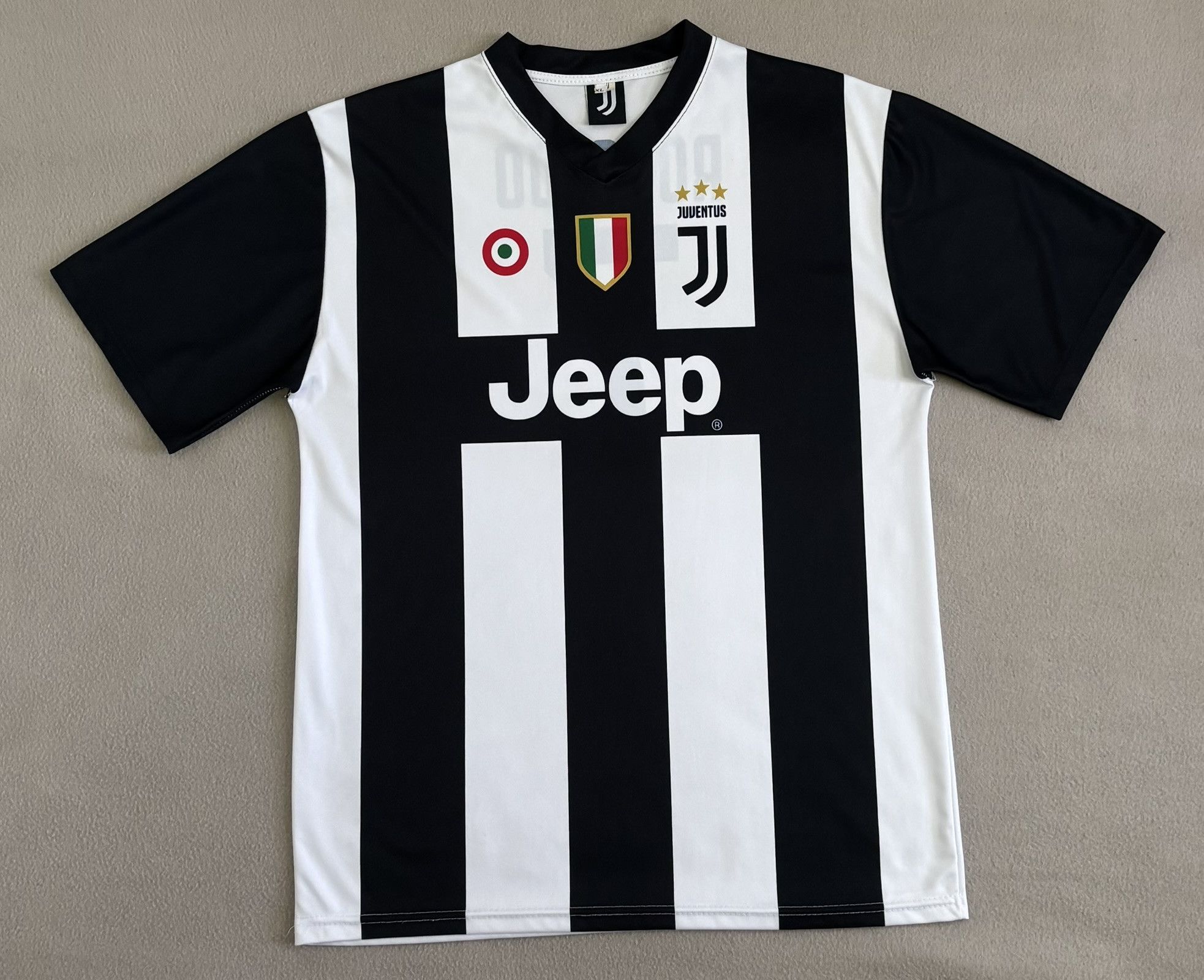 Other Juventus 2018-2019 Ronaldo #7 Football Jersey Size XL Size US XL / EU 56 / 4 - 5 Thumbnail