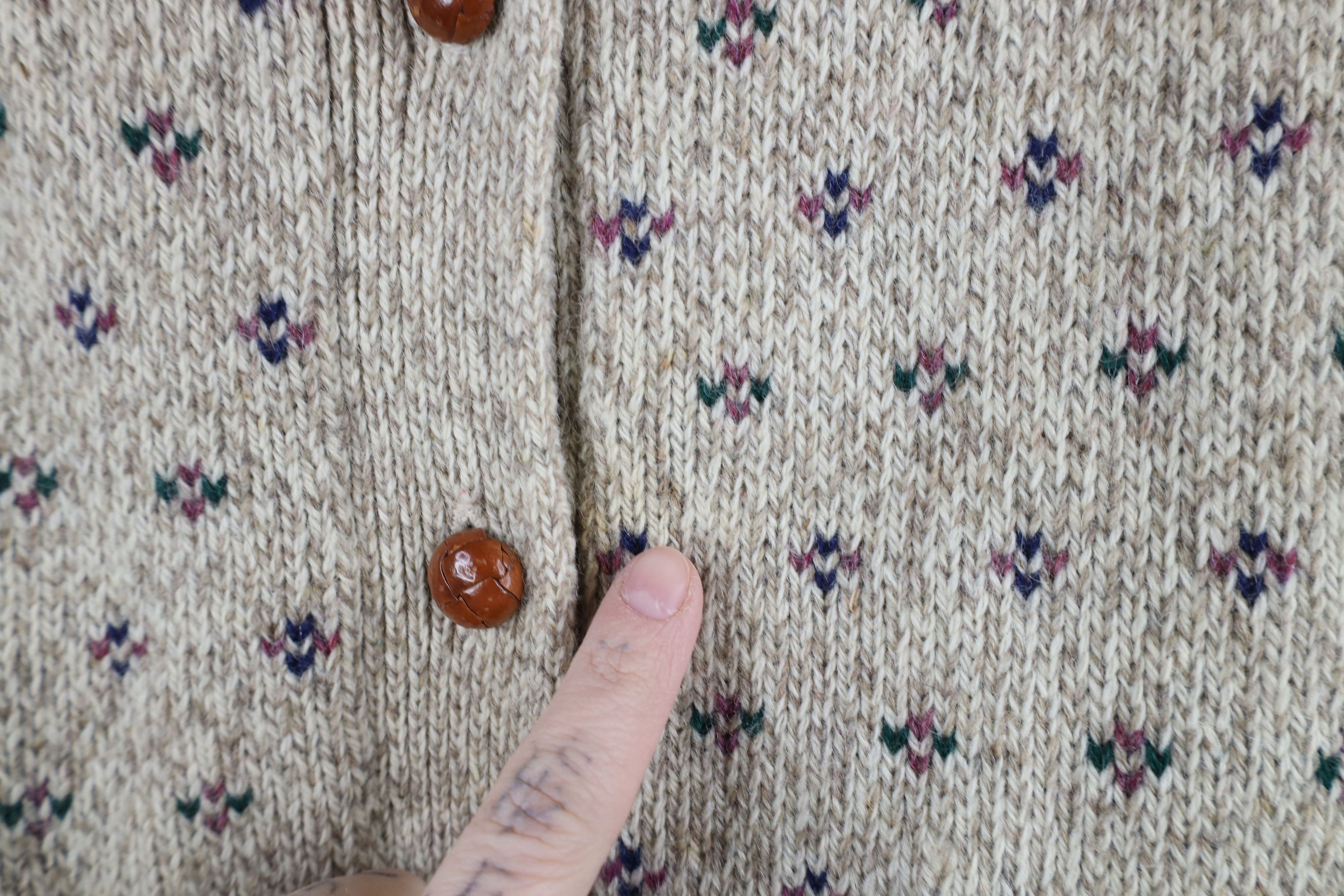 Eddie Bauer × Vintage Vintage 90s Eddie Bauer Geometric Wool Knit Cardigan Sweater Size M / US 6-8 / IT 42-44 - 4 Thumbnail