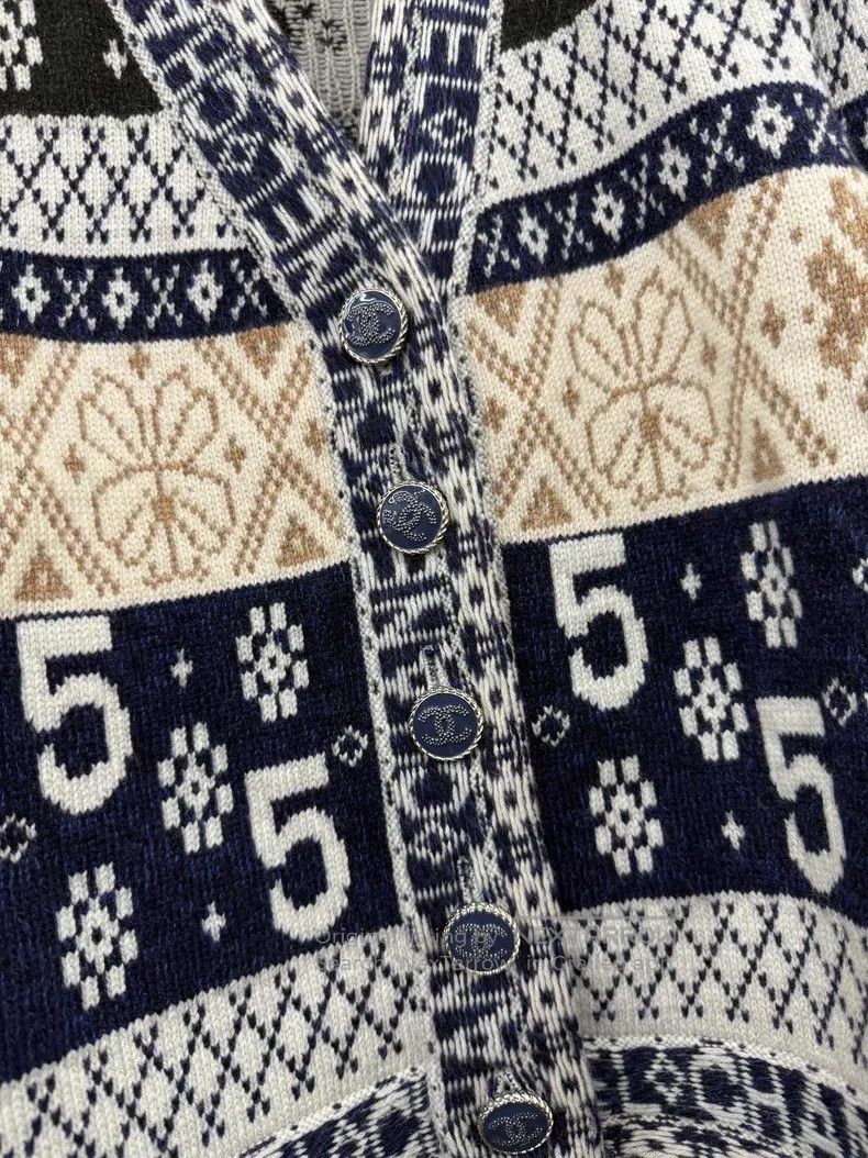 Chanel Chanel Colour block No. 5 letter cashmere knitted cardigan Size XS / US 0-2 / IT 36-38 - 2 Thumbnail