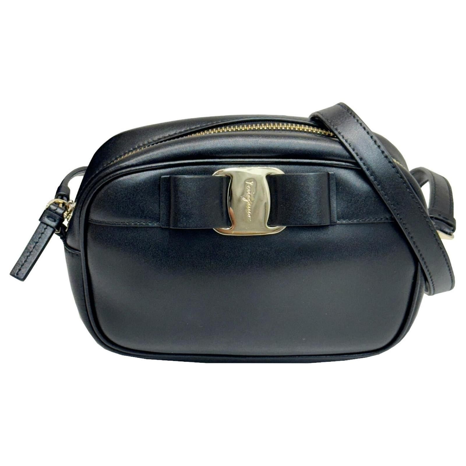 Salvatore Ferragamo o1s1rm0924 Size: OS / Vara Shoulder Bag in Black Size ONE SIZE - 1 Thumbnail