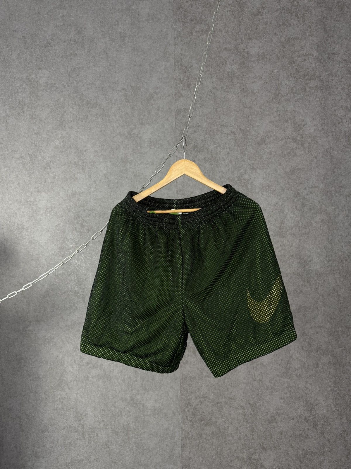 Nike Nike big swoosh vintage shorts Size US 34 / EU 50 - 1 Thumbnail