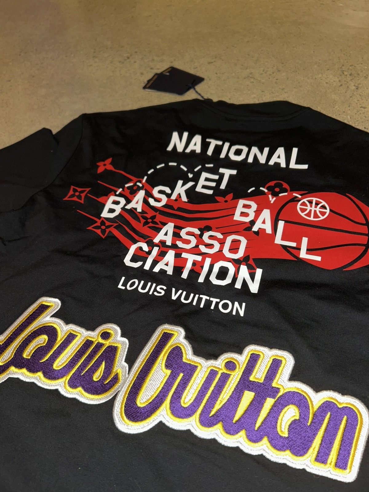 Louis Vuitton LV NBA print & Multi emblem Shirt Size US S / EU 44-46 / 1 - 3 Thumbnail