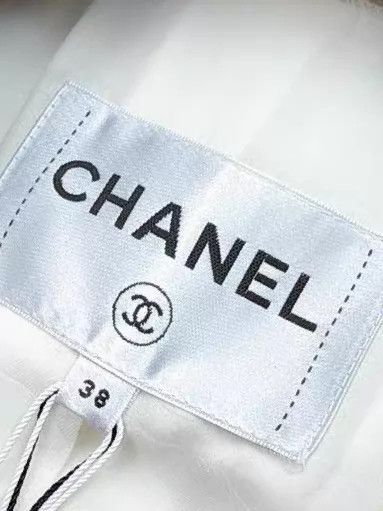 Chanel Chanel Tweed double-breasted silhouette long-sleeved jacke Size XS / US 0-2 / IT 36-38 - 5 Thumbnail