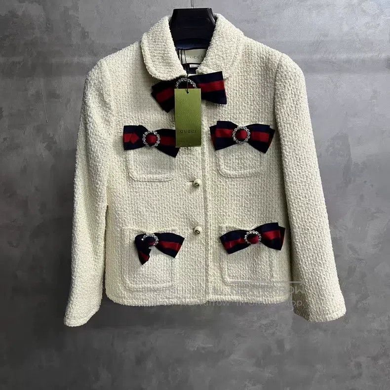 Gucci White bow pearl buckle lapel jacket