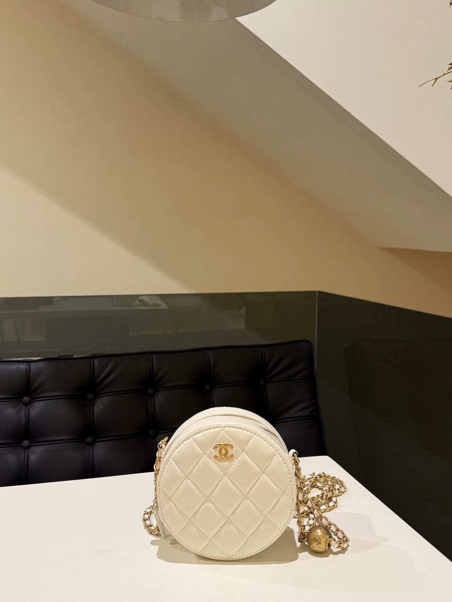 Chanel Pre-loved Bag Very good condition Size ONE SIZE - 1 Thumbnail