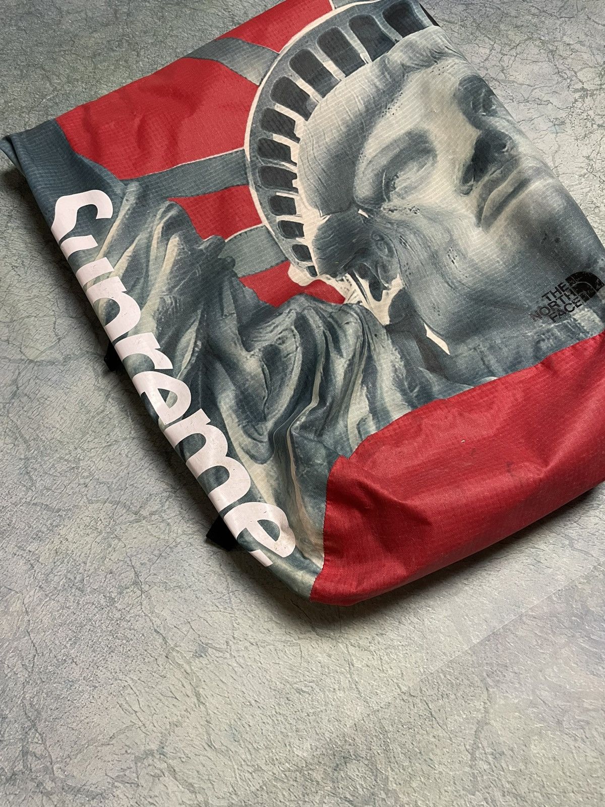 Supreme × The North Face Supreme & the north face Statue of Liberty waterproof Size ONE SIZE - 2 Thumbnail
