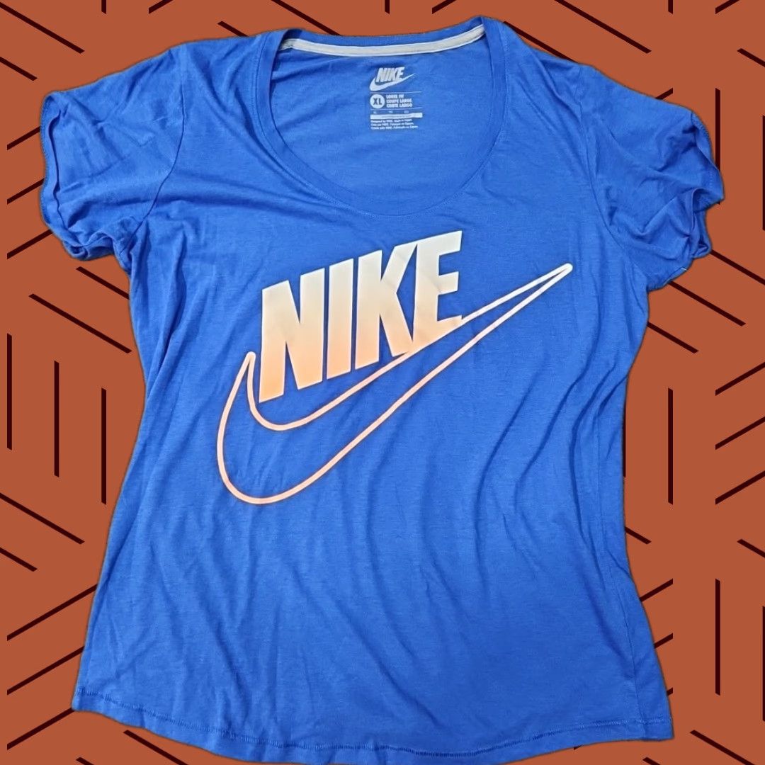 Nike Nike Shirt Women XL Blue w/ Pink Ombre Fade Logo Loose Fit Round Neck Regular Short Sleeve T-Shirt Nike Brand Size XL / US 12-14 / IT 48-50 - 1 Thumbnail