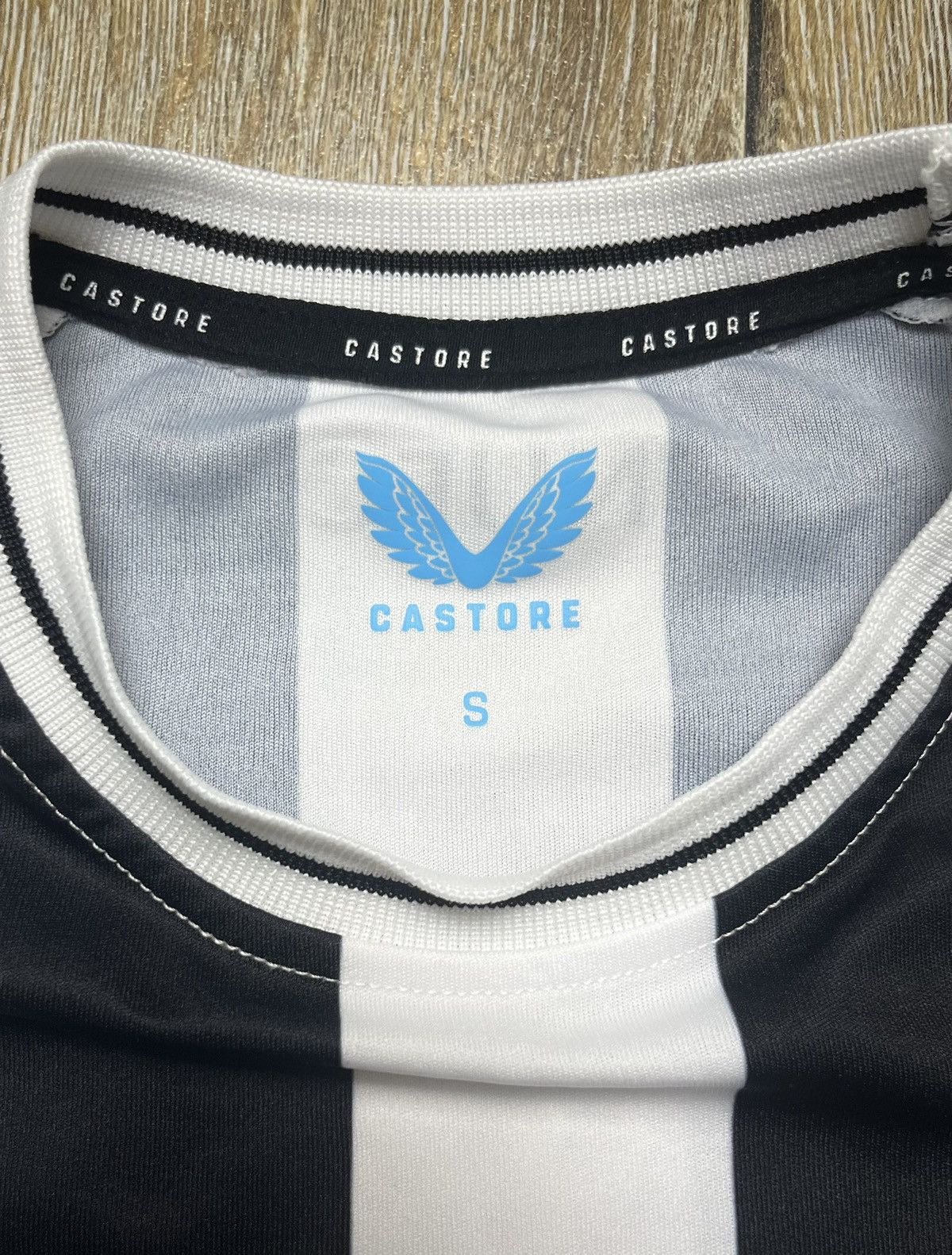 Castore NEWCASTLE 22/23 Y2K FOOTBALL JERSEY Size US S / EU 44-46 / 1 - 8 Thumbnail