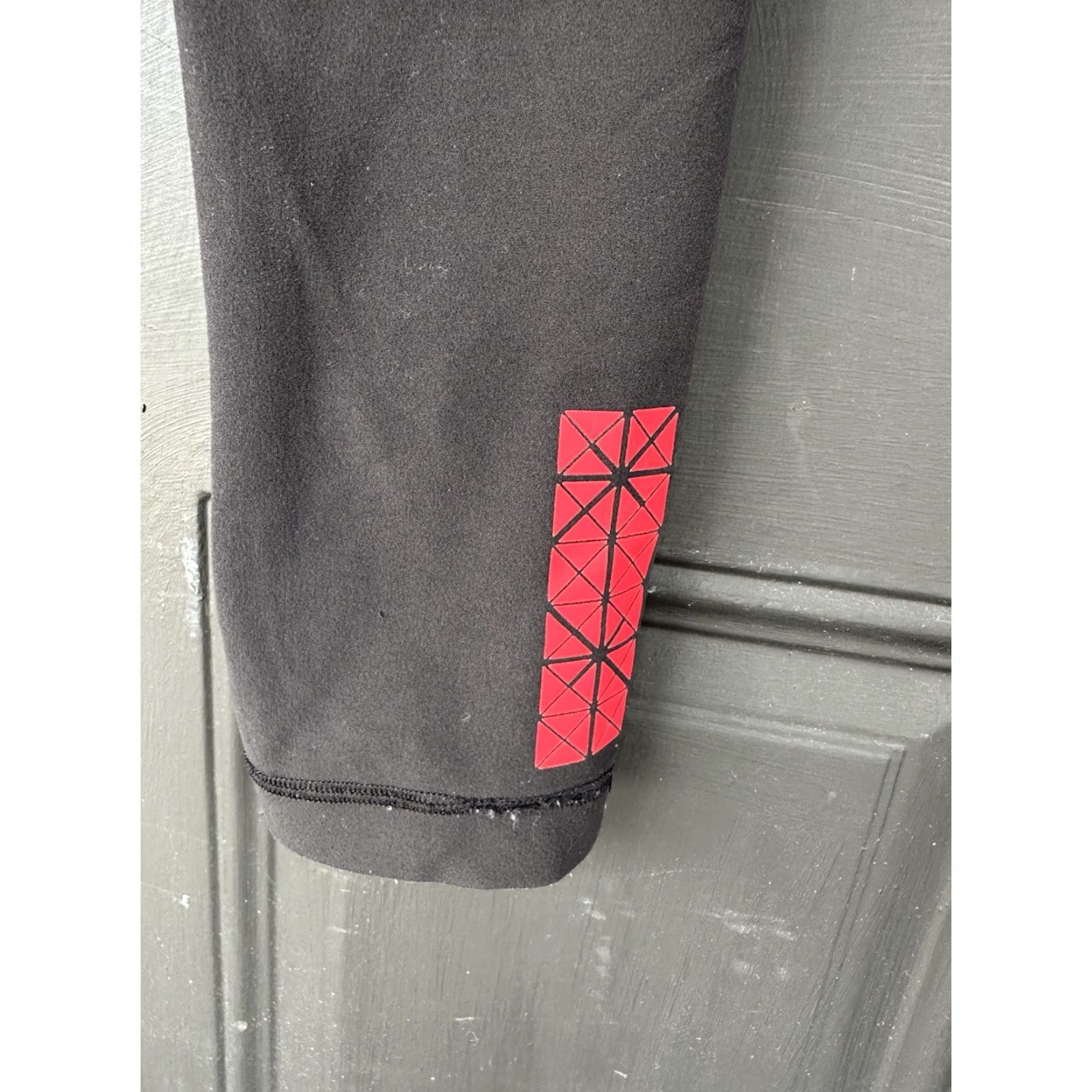 Lululemon Lululemon Align Pant Leggings 25” Inseam Women 4 Black Limited Edition HR Align Pants 25" Leggings Black Red 4 Size 27" / US 4 / IT 40 - 6 Thumbnail