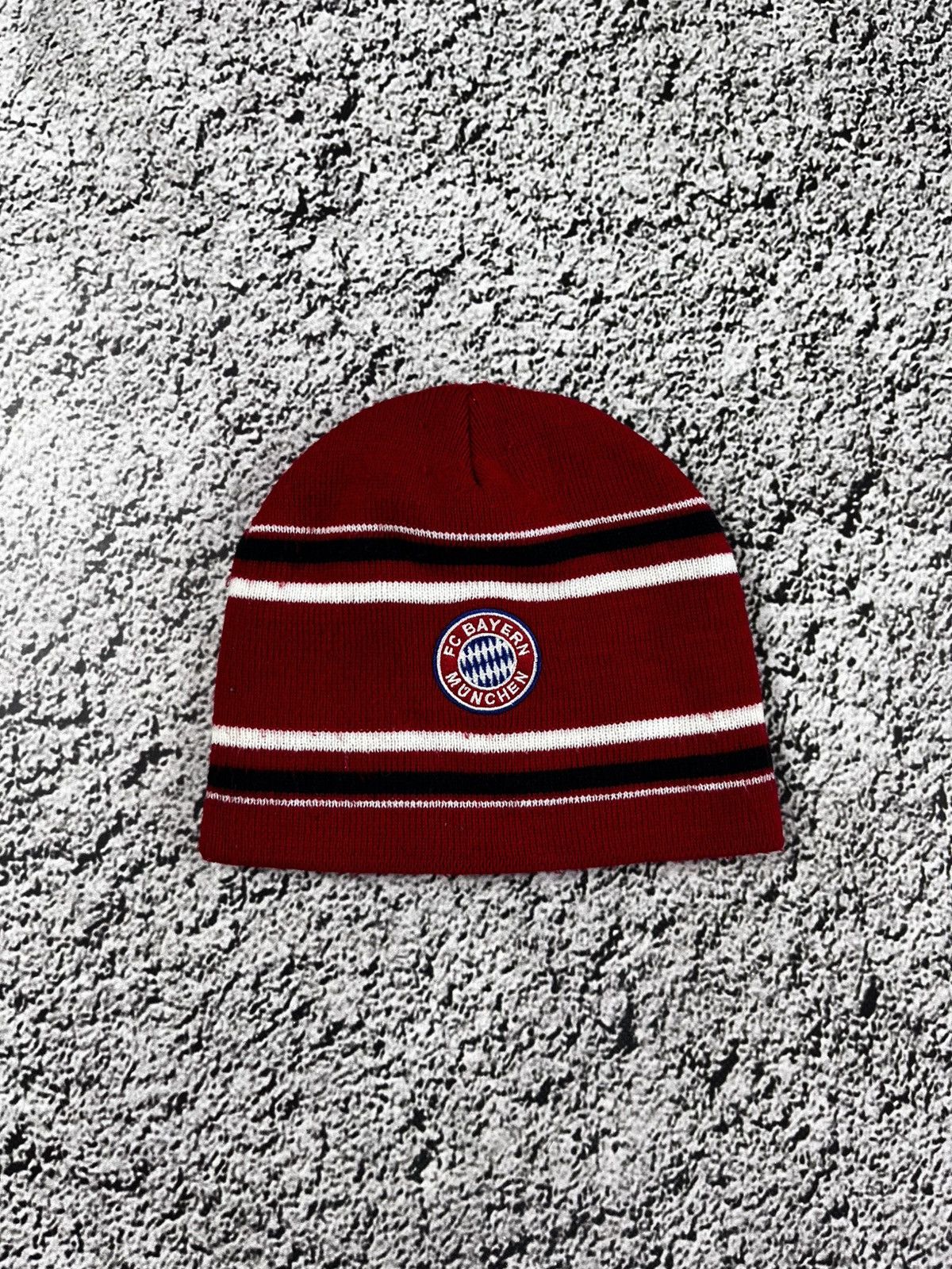 Vintage Vintage Y2K FC Bayern Munich striped logo beanie hat Size ONE SIZE - 1 Thumbnail