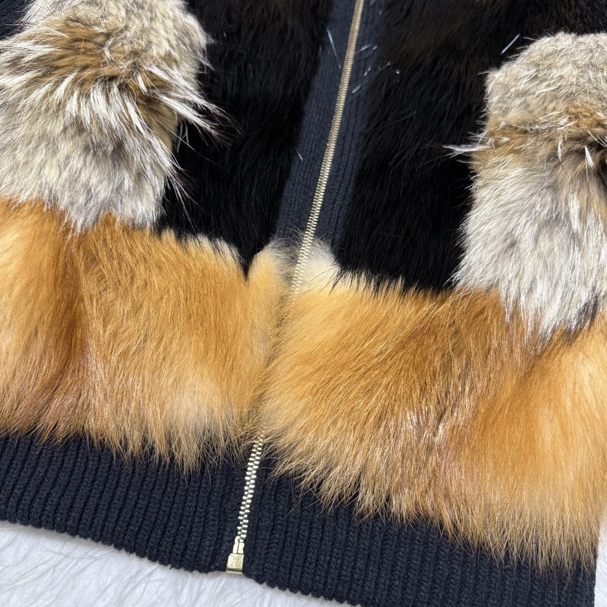 Louis Vuitton Authentic Louis Vuitton Fox/Coyote/Beaver Knit Fur Jacket S Size S / US 4 / IT 40 - 9 Thumbnail