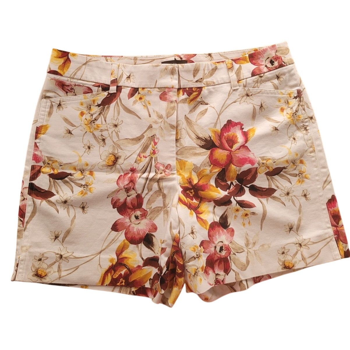 White House Black Market White House Black Market Shorts White FloralChino Style Sz 8 Size 30" / US 8 / IT 44 - 2 Thumbnail
