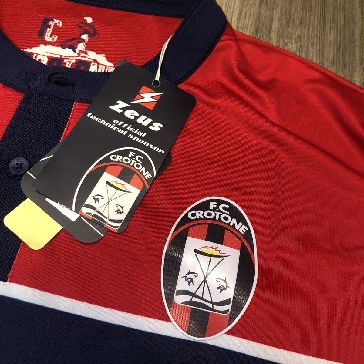 Other FC Crotone 16/17 away shirt (bnwt) Size US XL / EU 56 / 4 - 4 Thumbnail