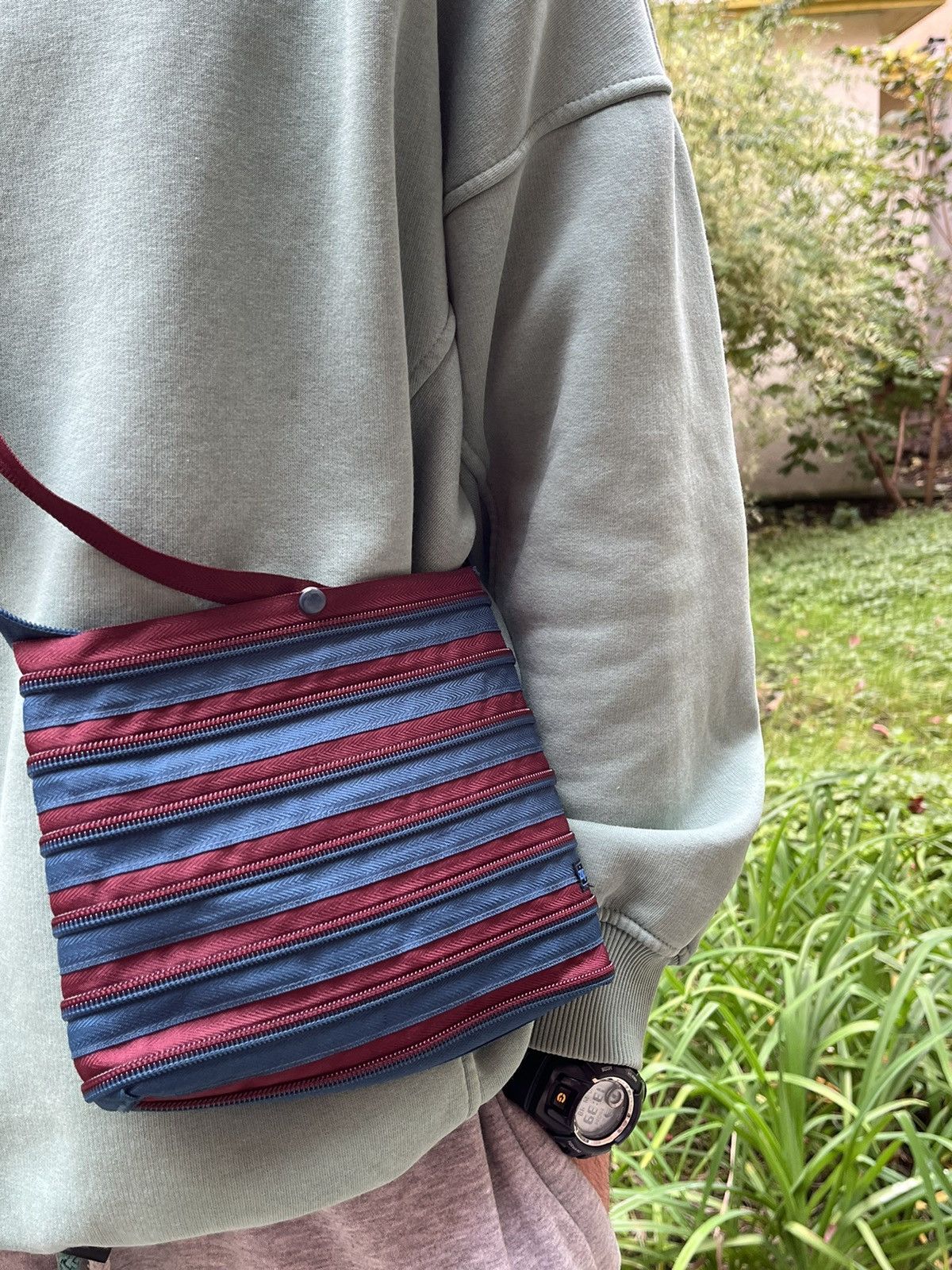 Vintage Zip It Crossbody Bag - Unique Zipper Design Size ONE SIZE - 5 Thumbnail